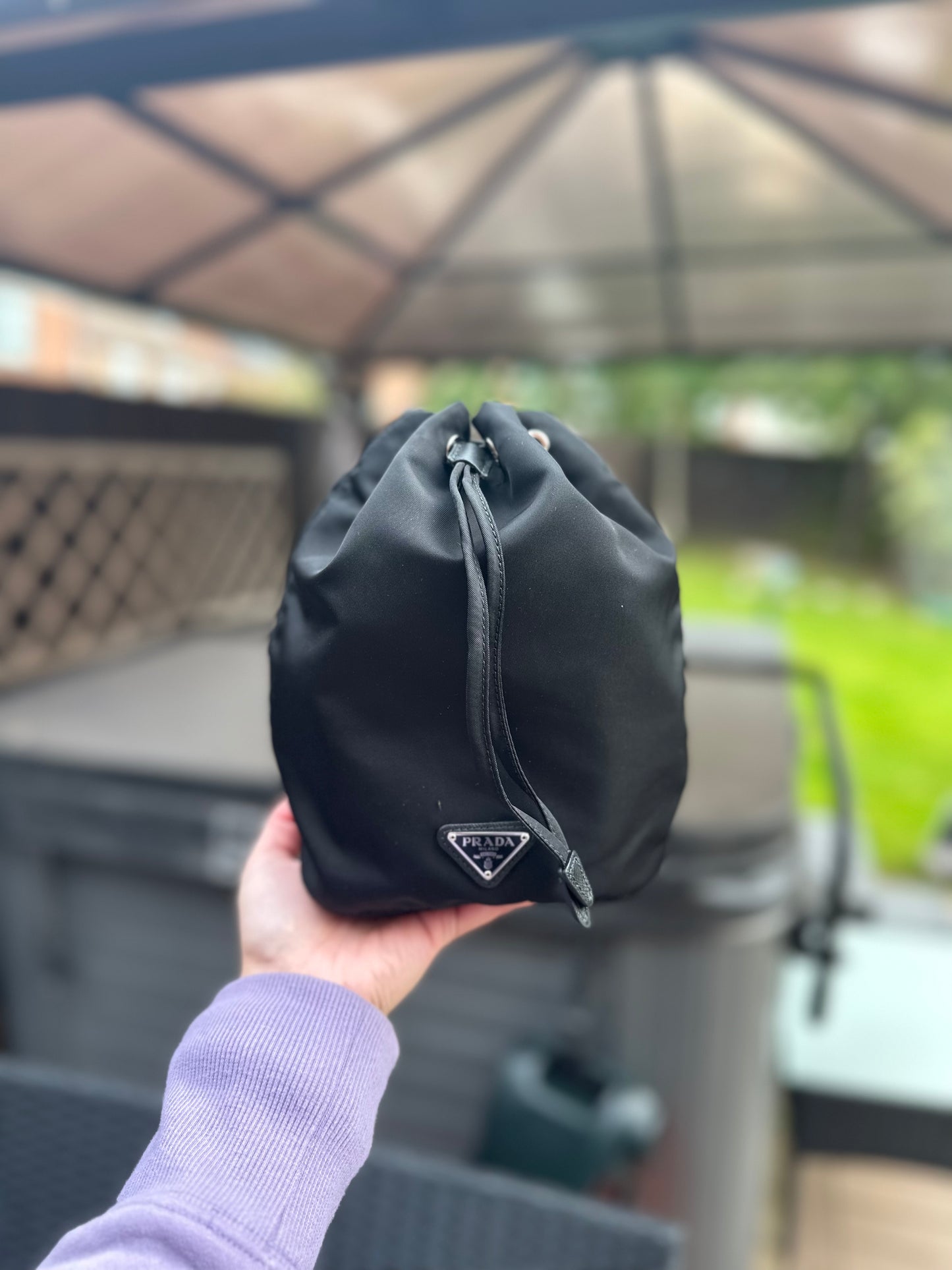 Nylon bucket bag with chain