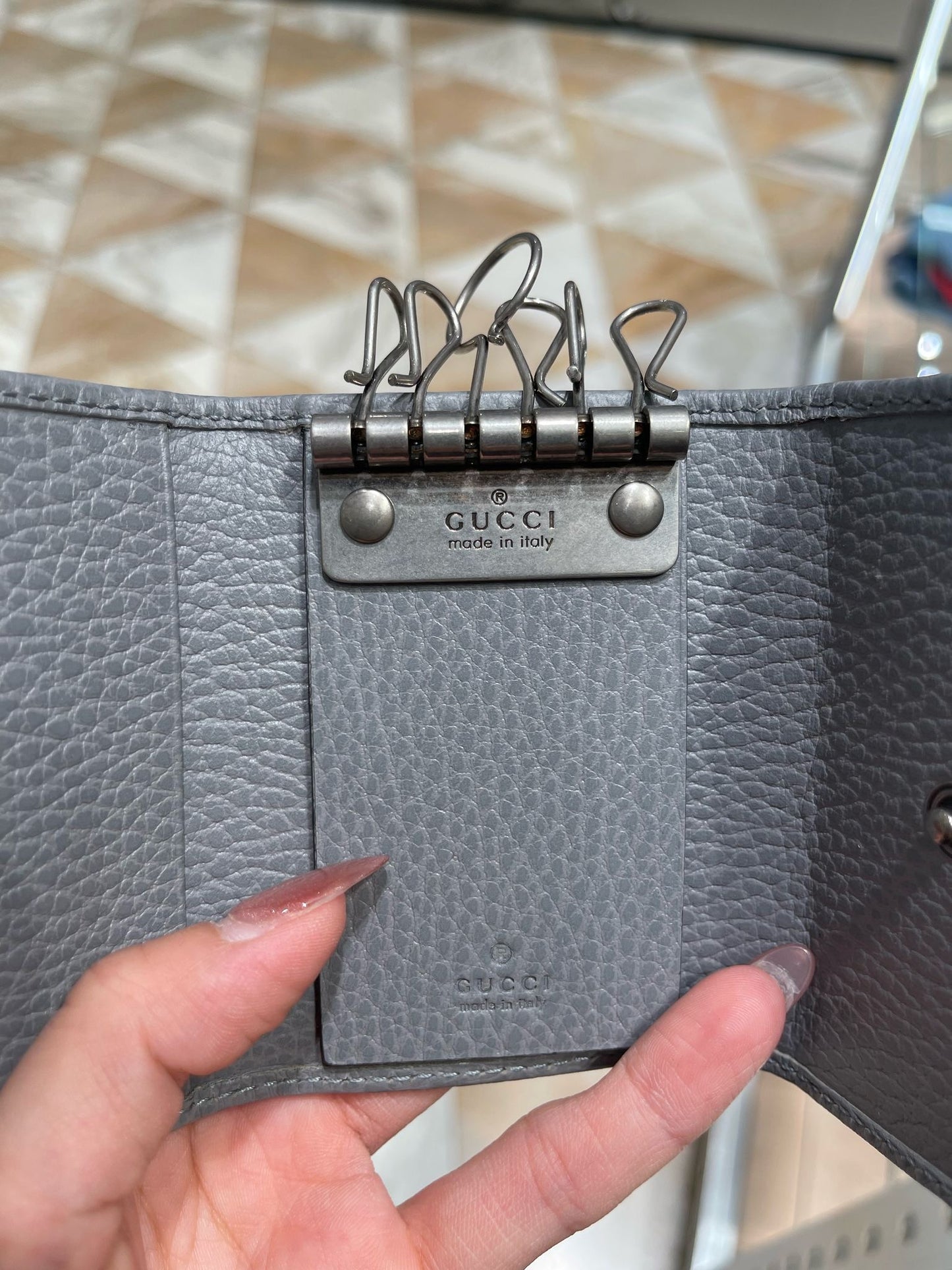 GG key holder pearl grey