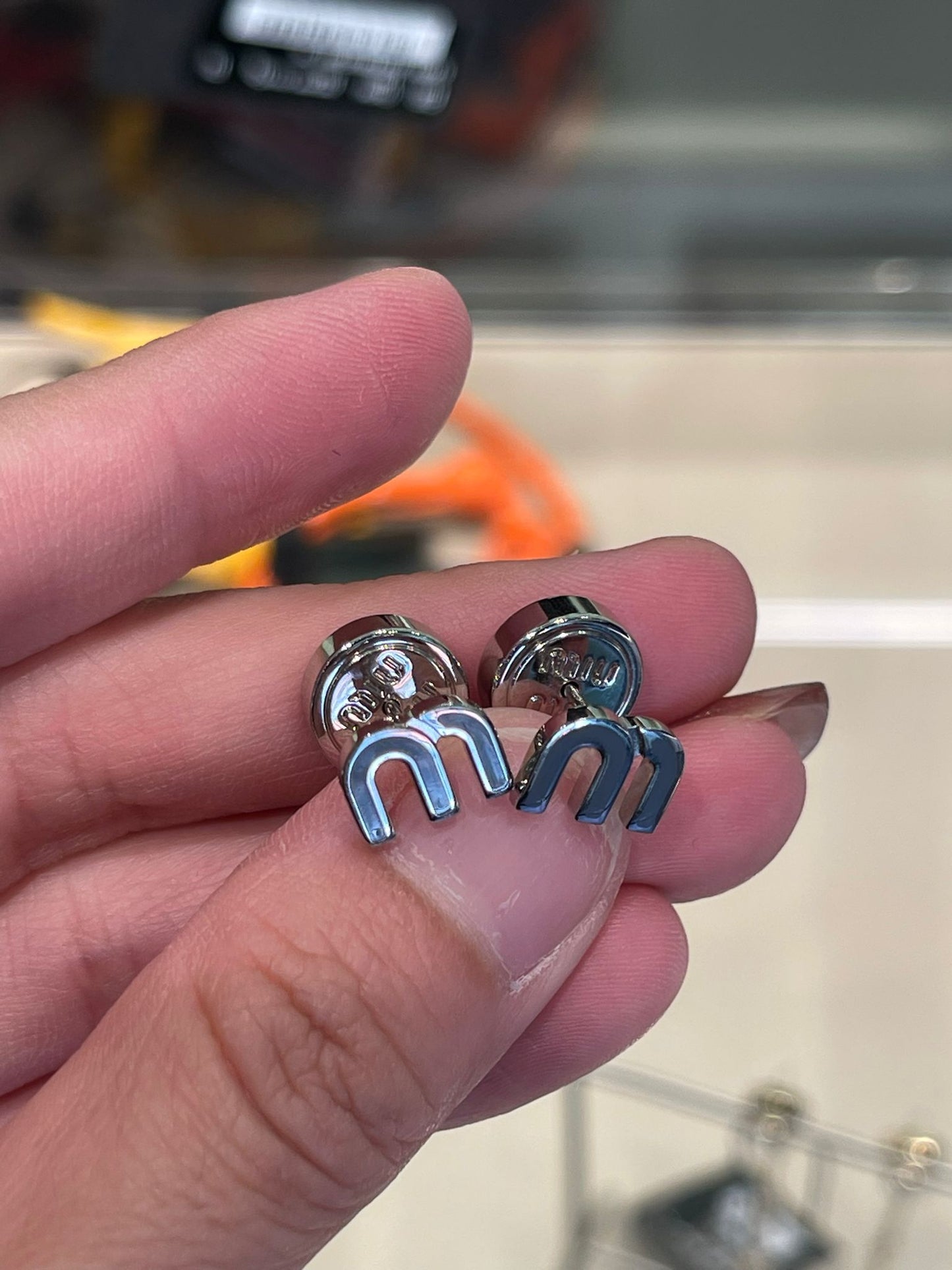 Miumiu earrings 灰