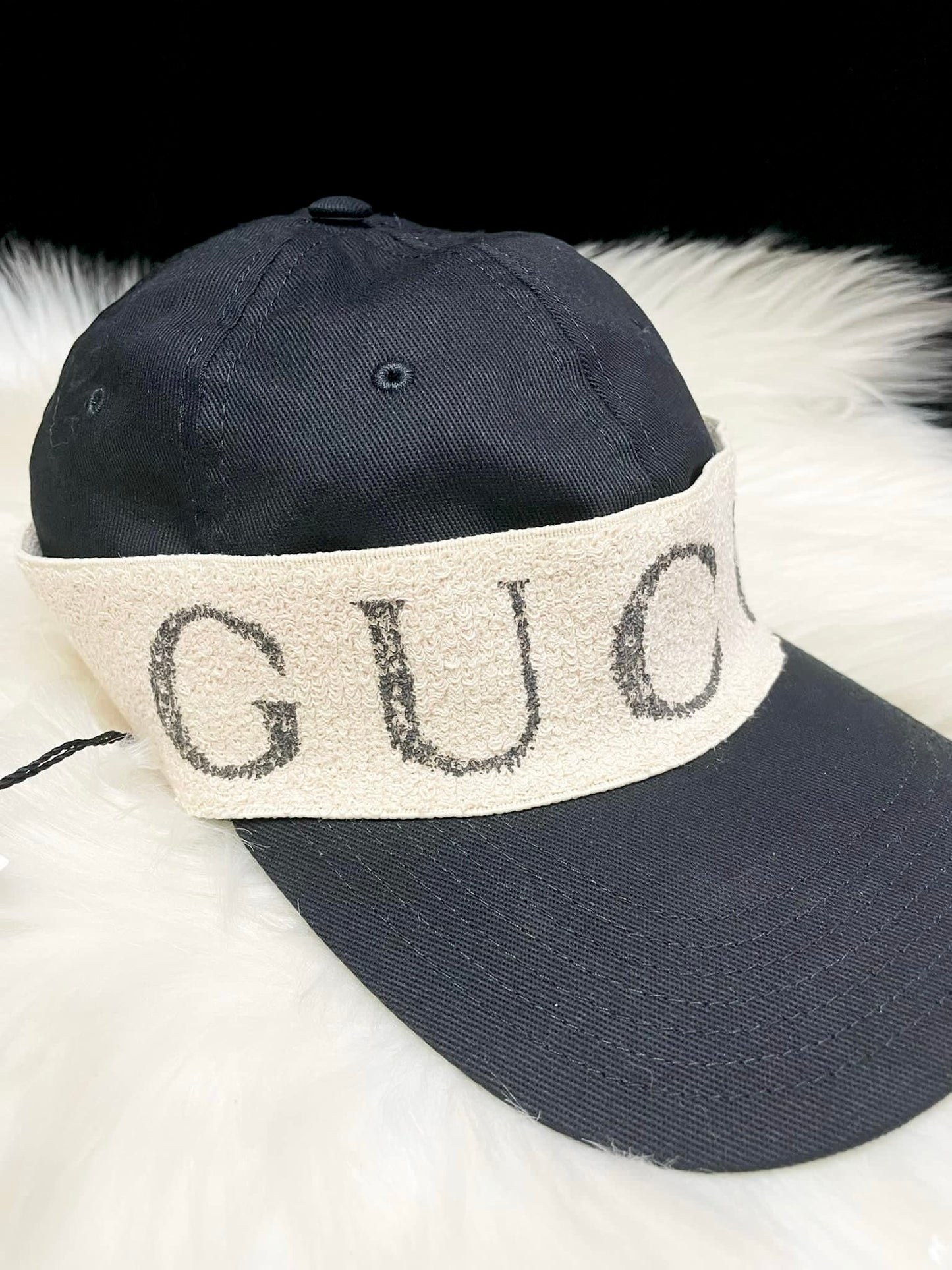 Logo cap