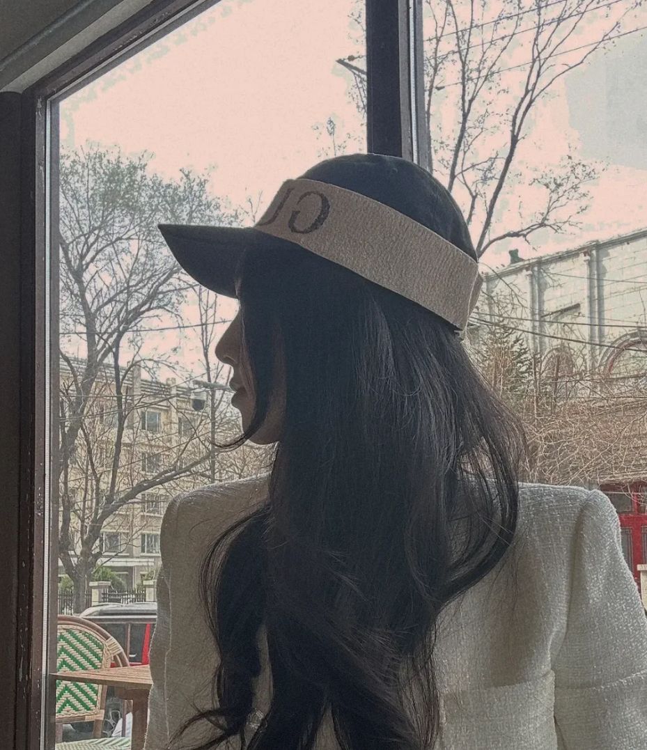 Logo cap