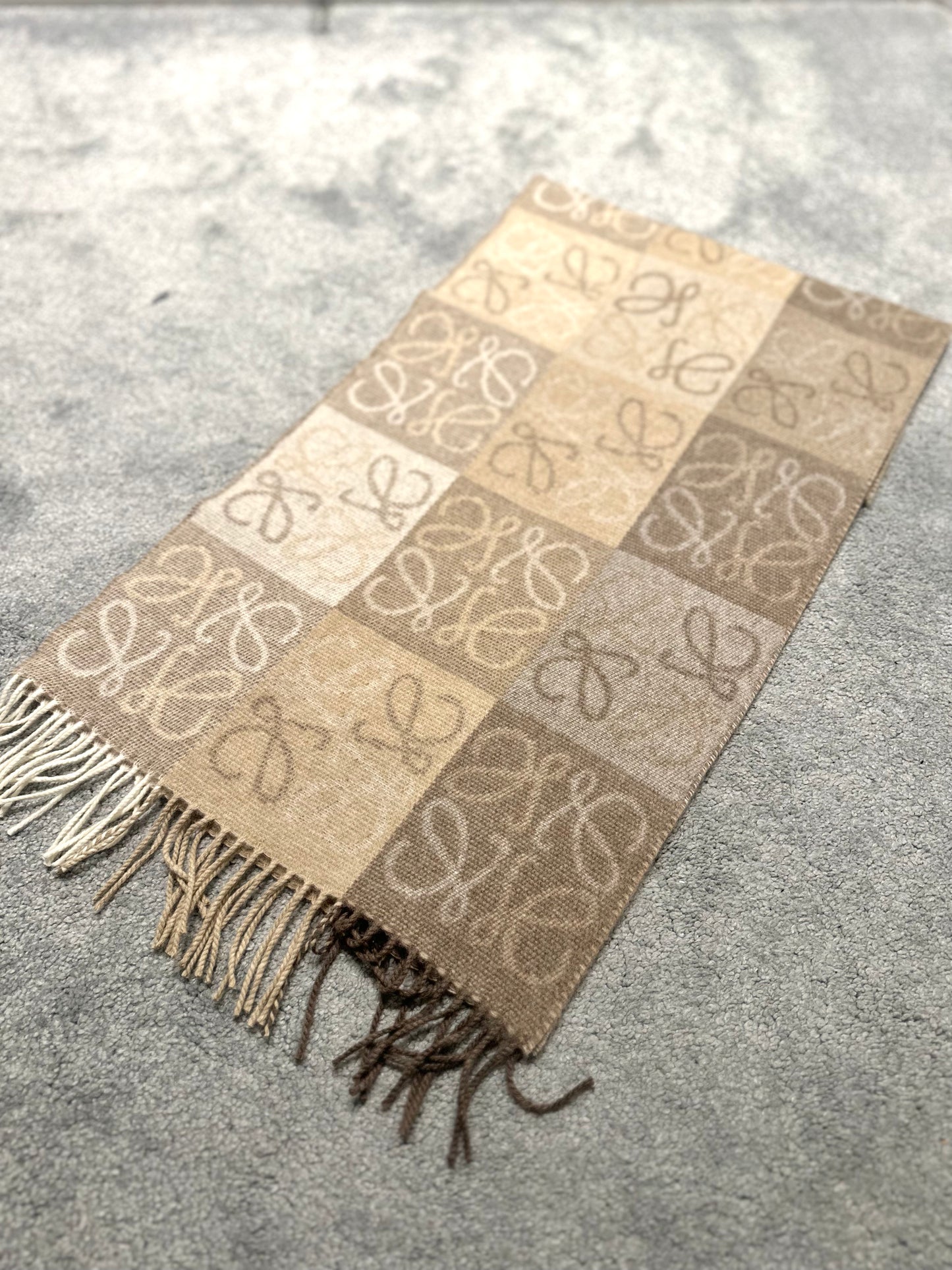Anagram scarf