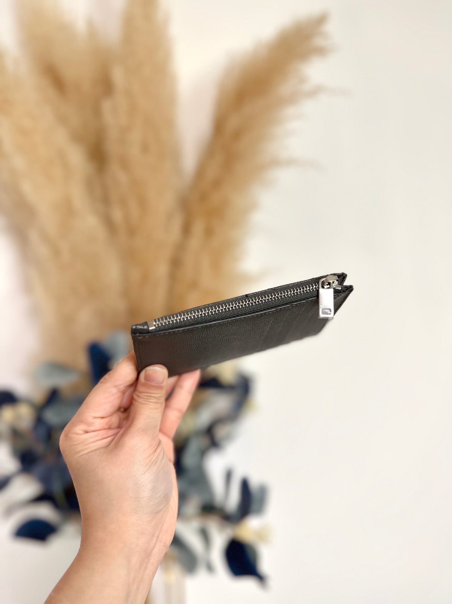 Zipper card holder