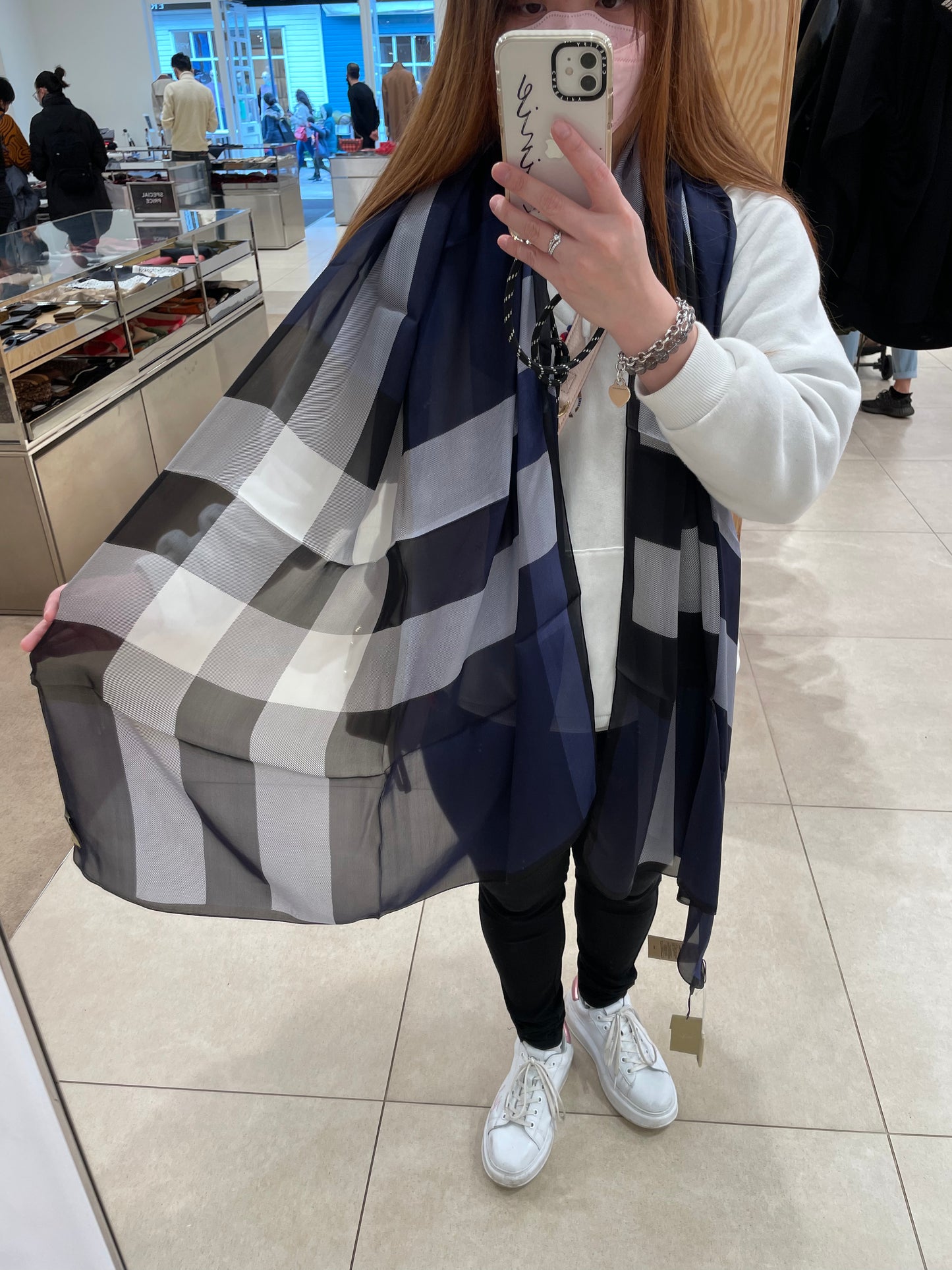 Classic pattern scarf