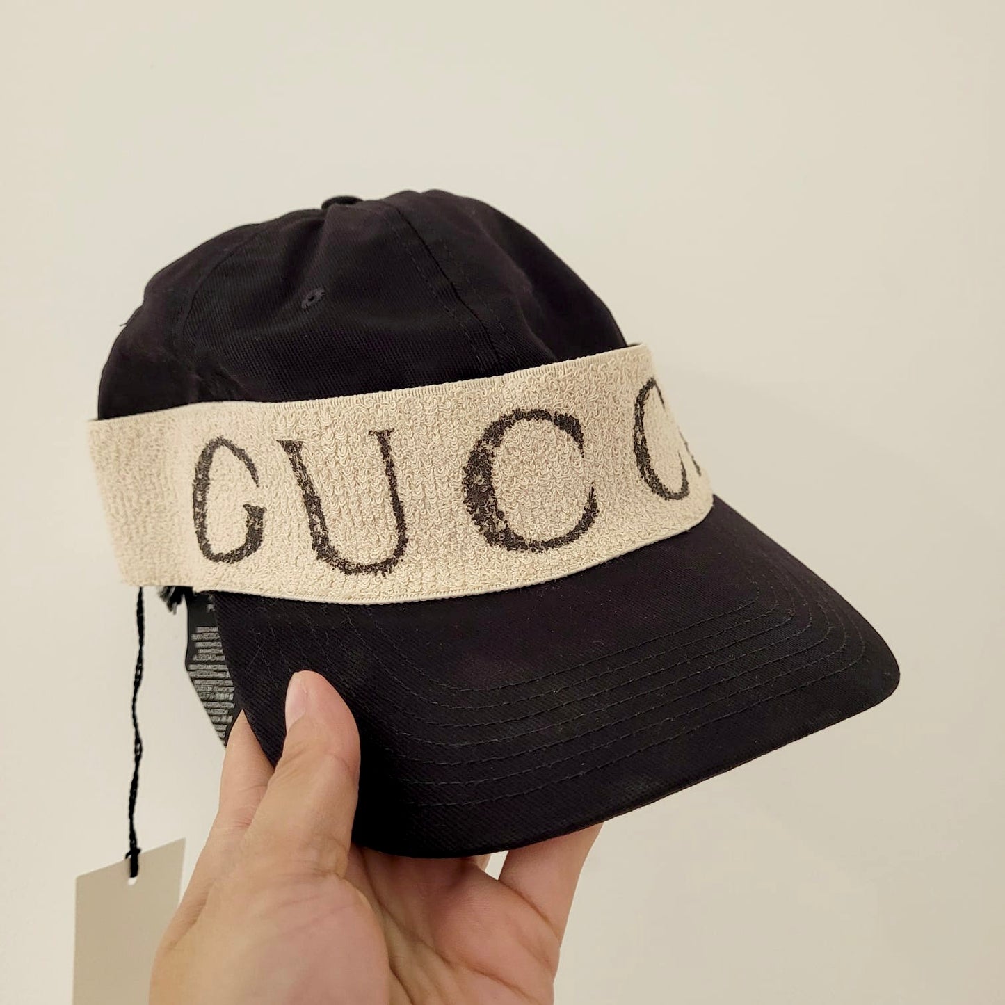 Logo cap