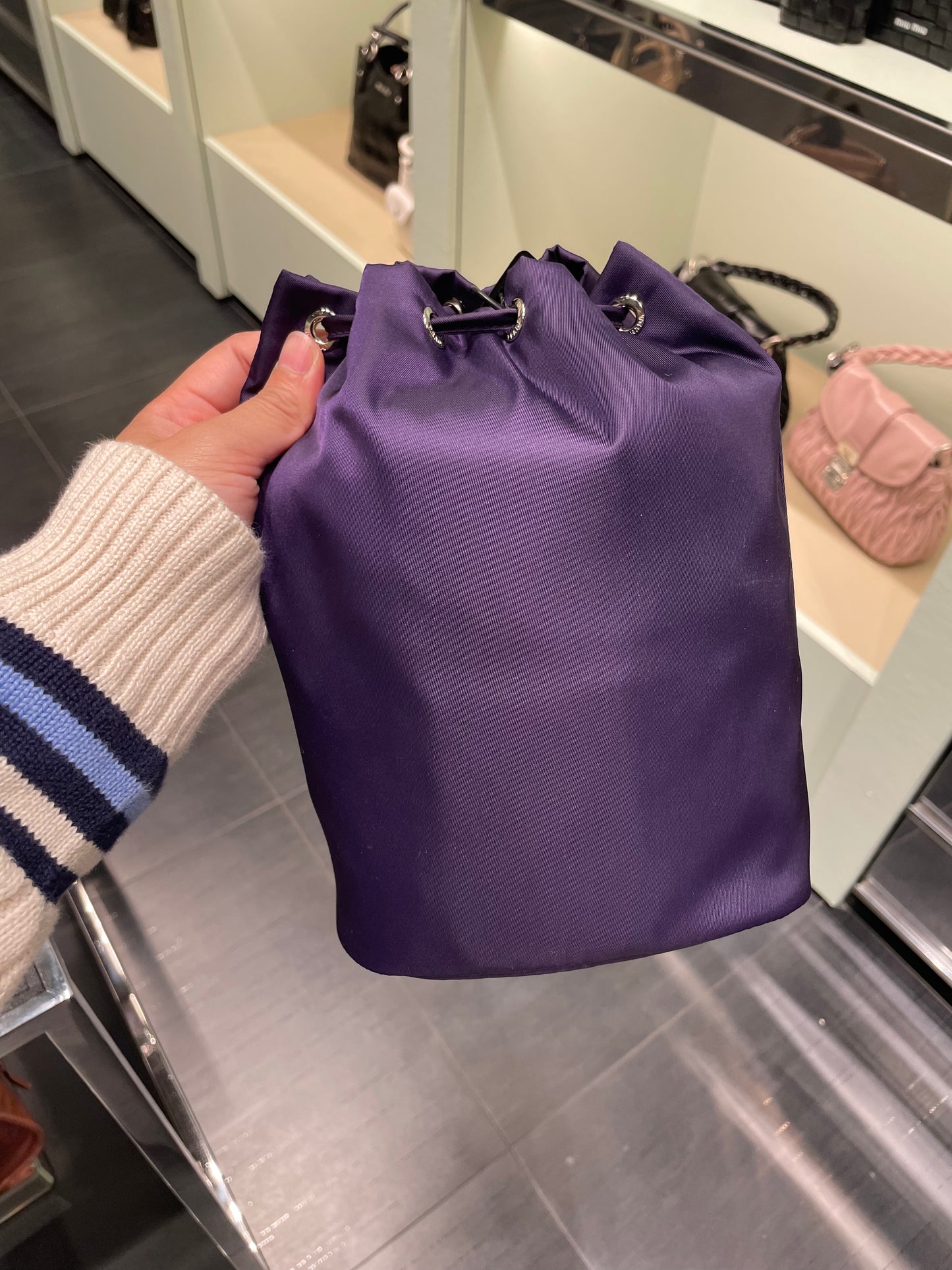 Nylon bucket bag with chain