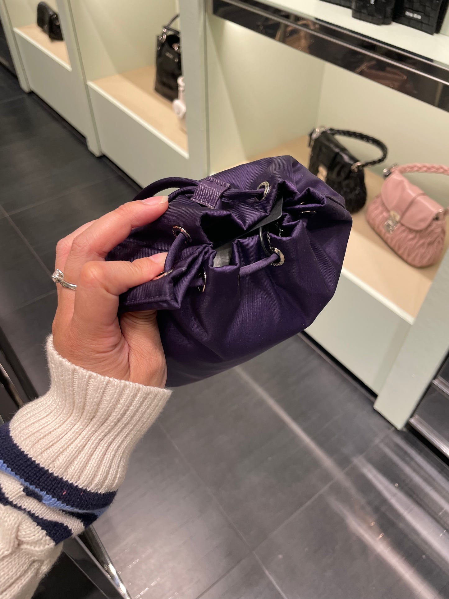 Nylon bucket bag with chain