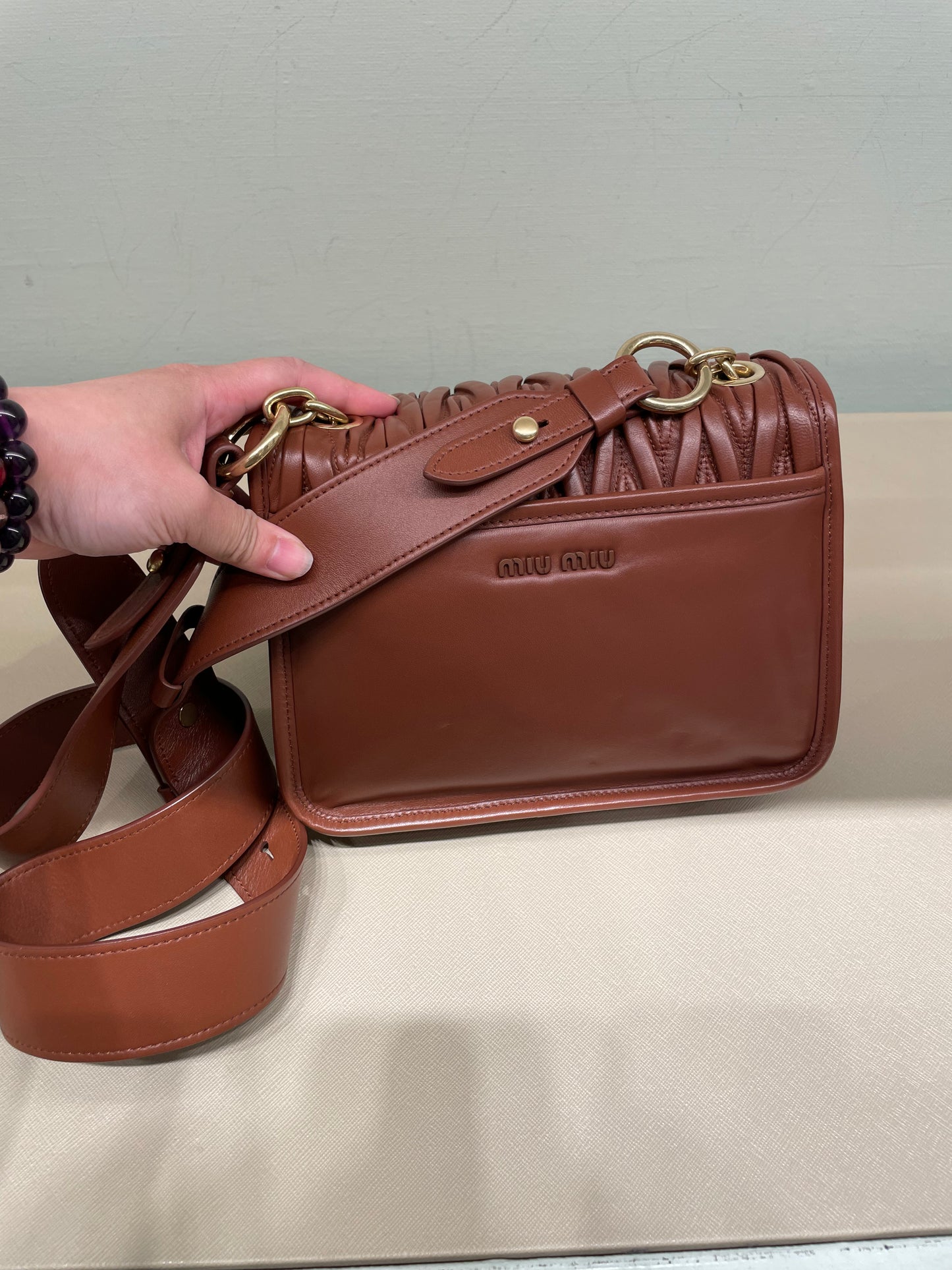 Nylon bucket bag with chain