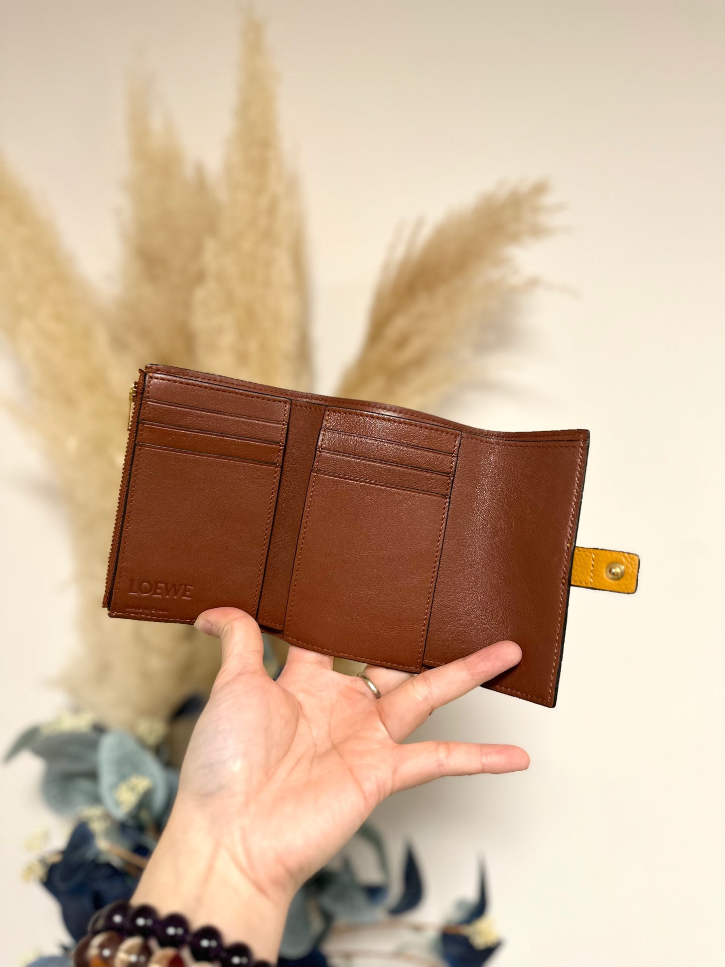 Vertical wallet