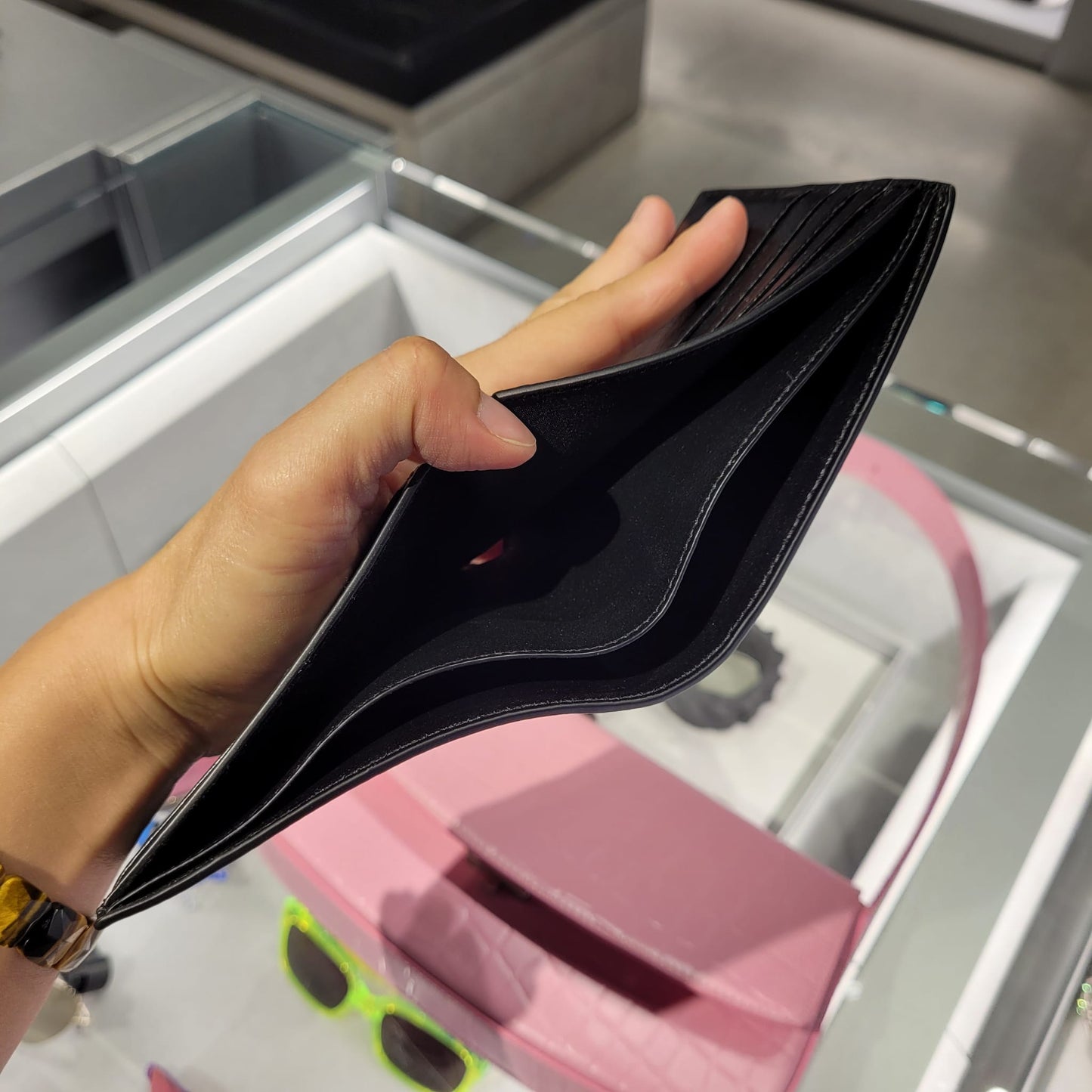 Logo wallet 8卡位
