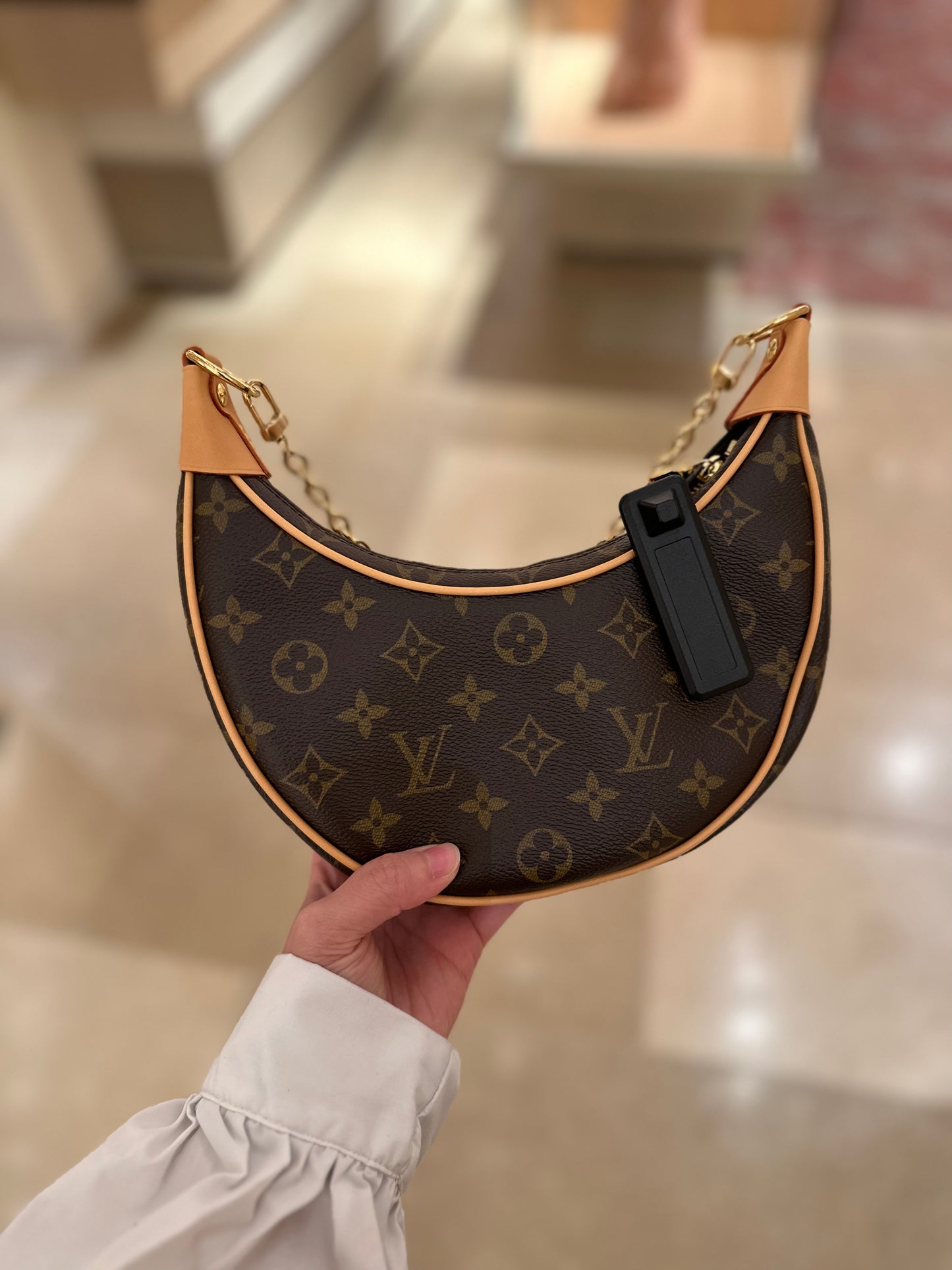 Lv Loop bag monogram