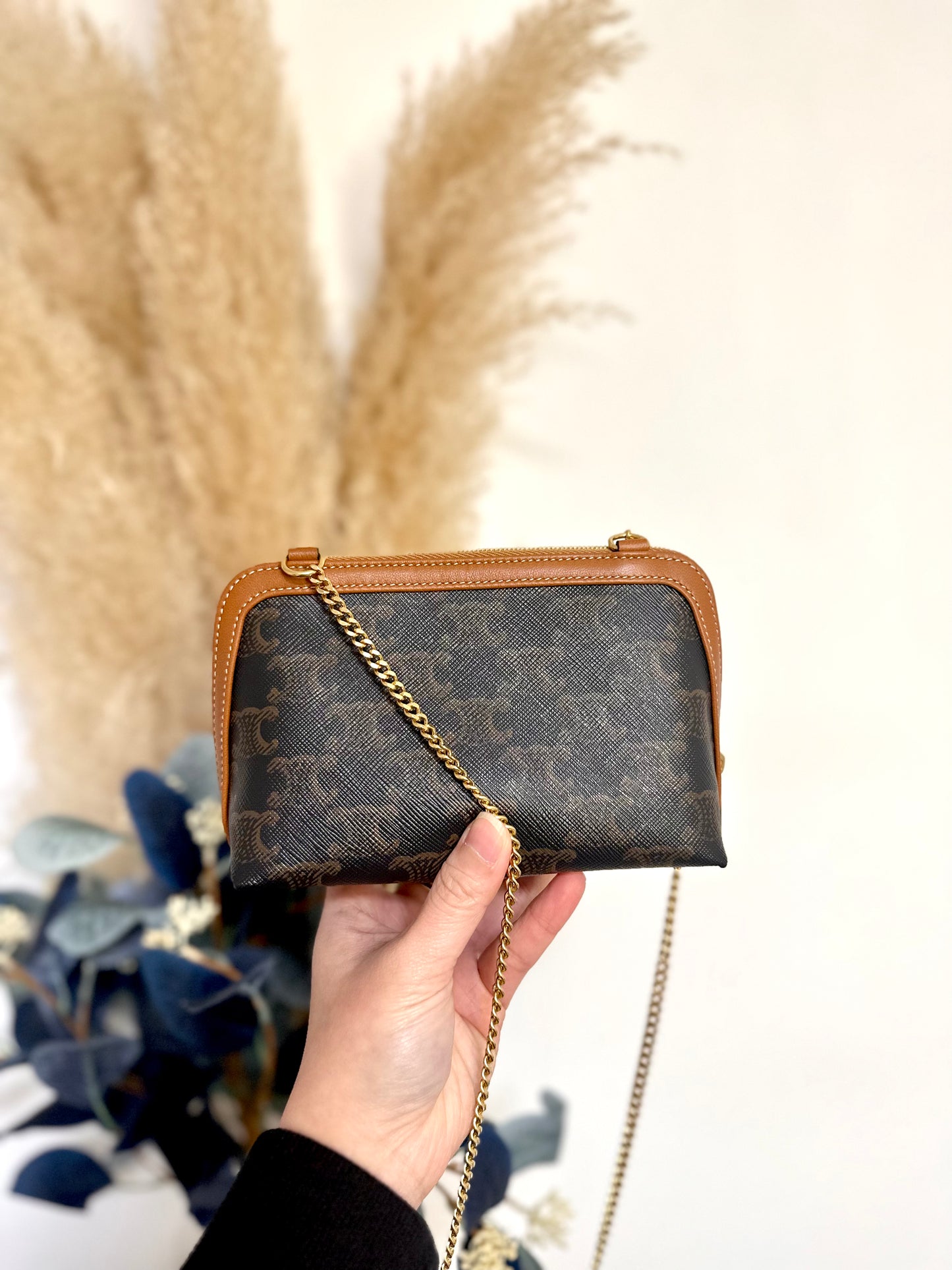 Triomphe Clutch with chain