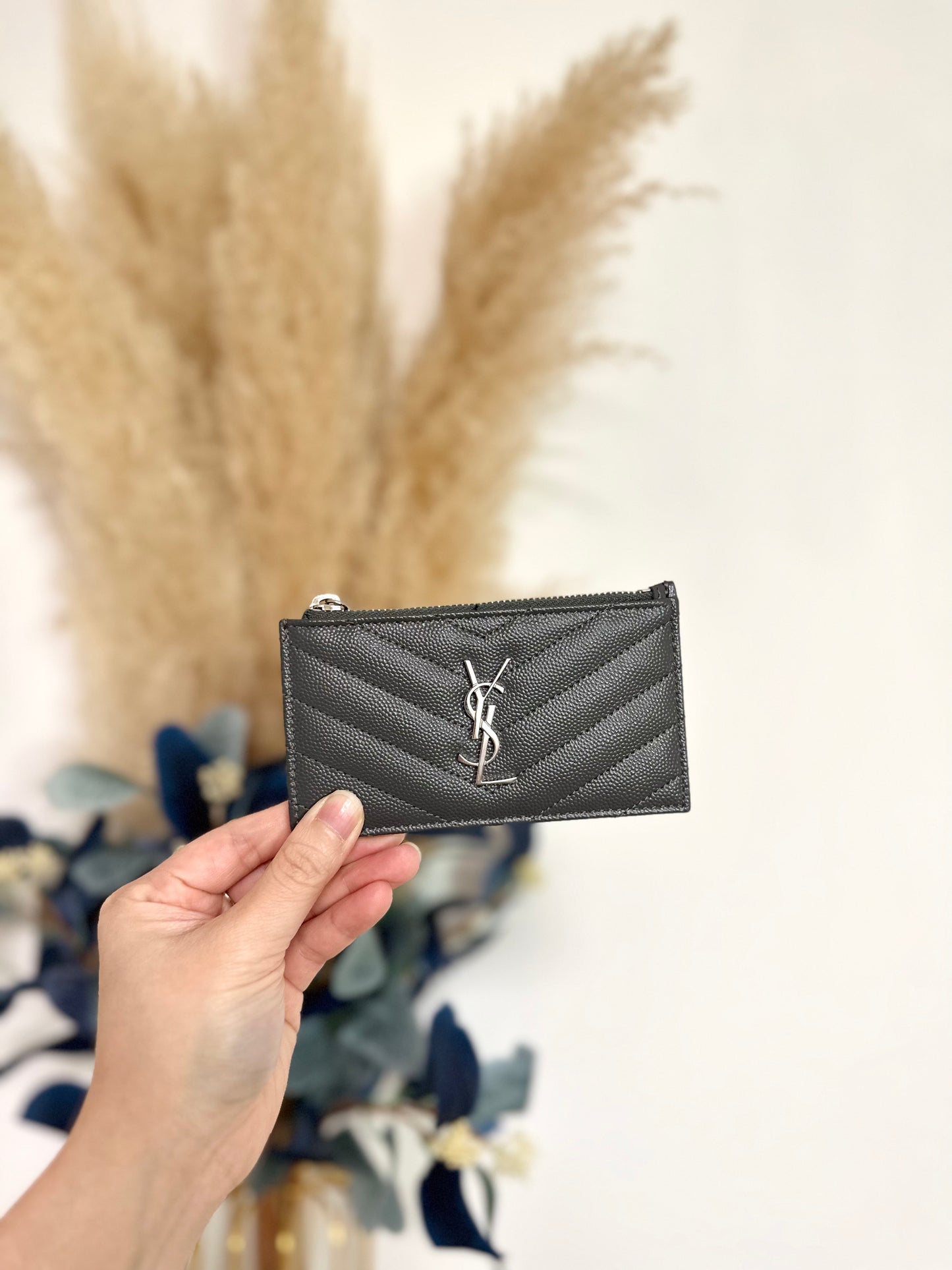 Zipper card holder