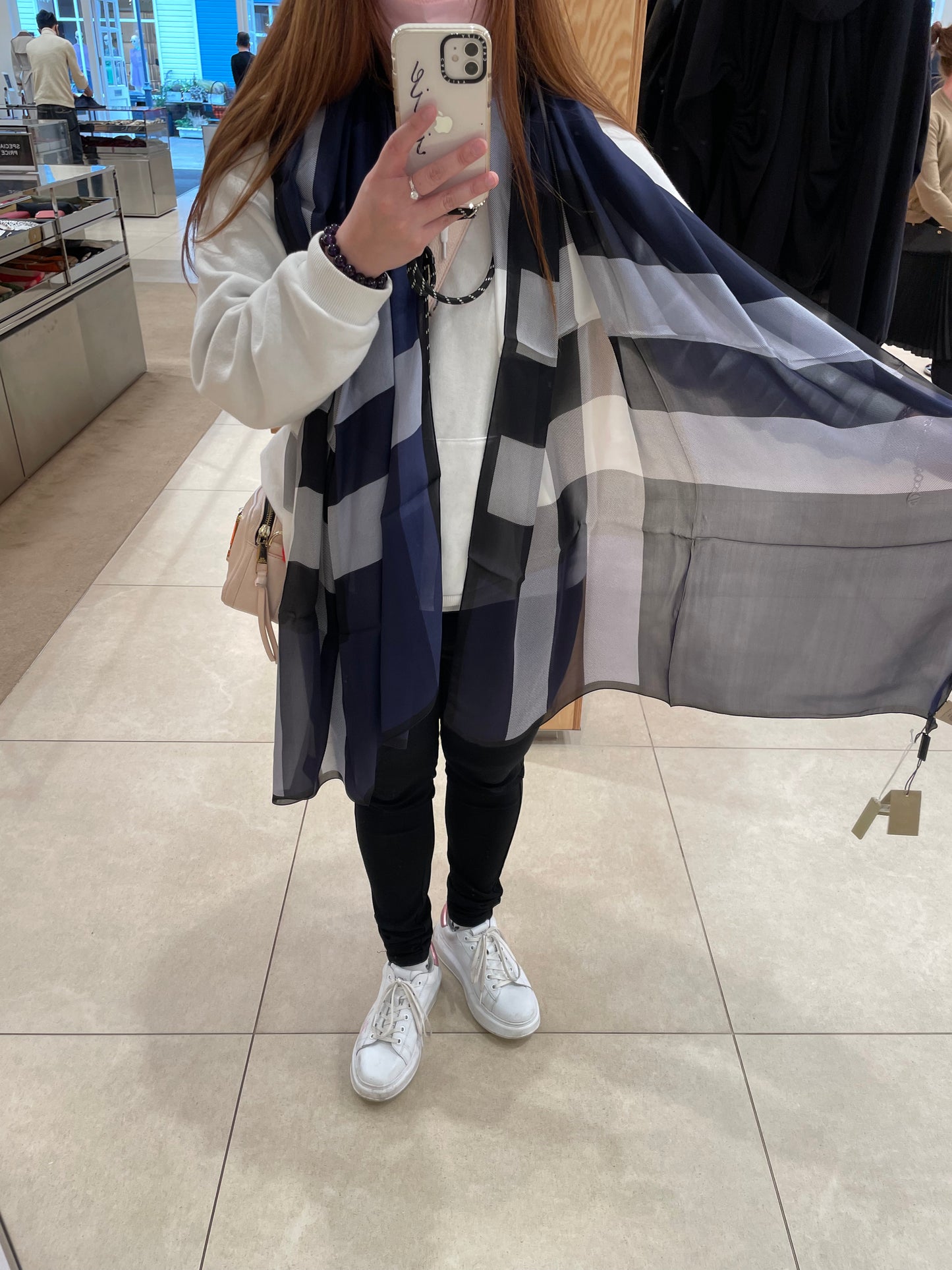 Classic pattern scarf