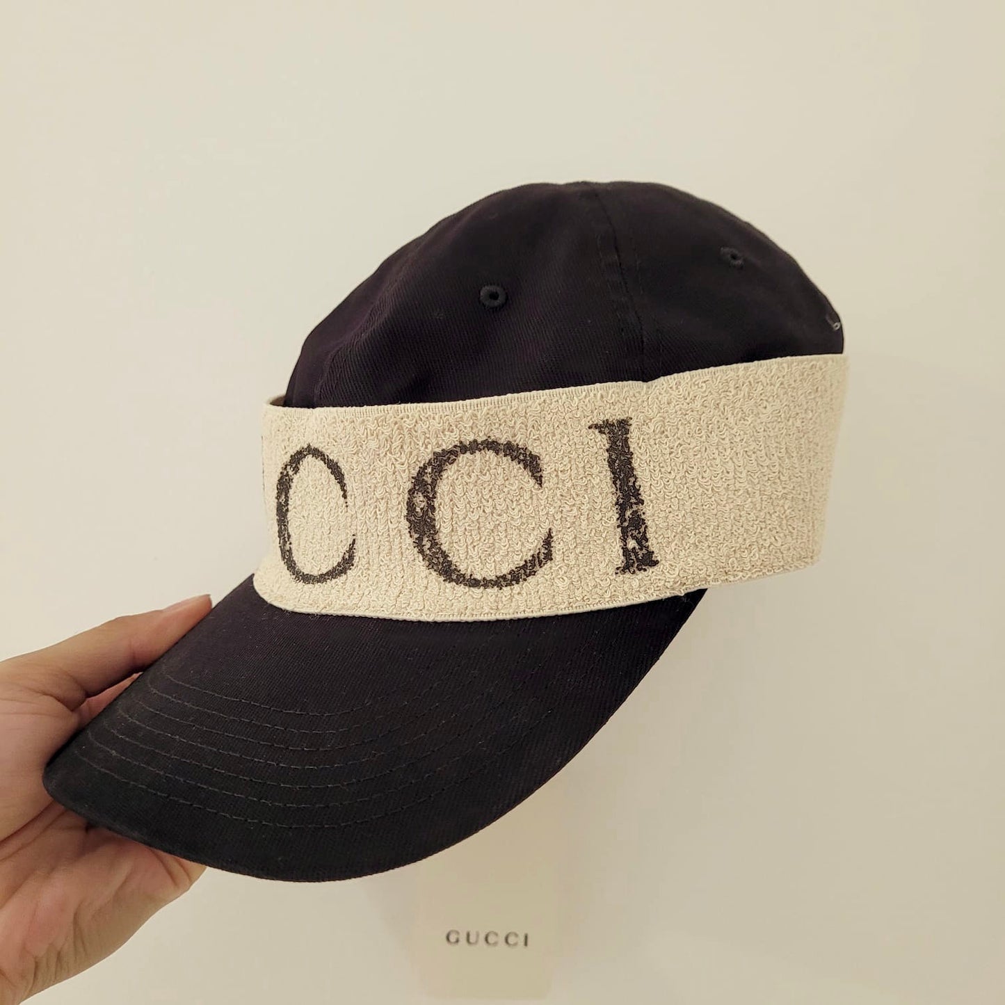 Logo cap