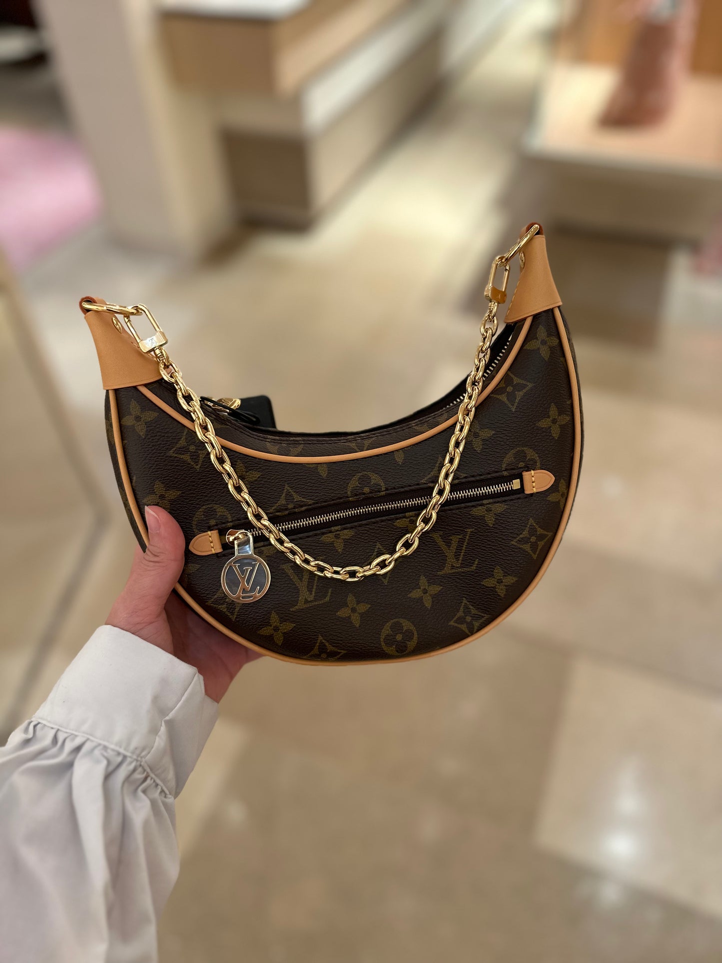 Lv Loop bag monogram