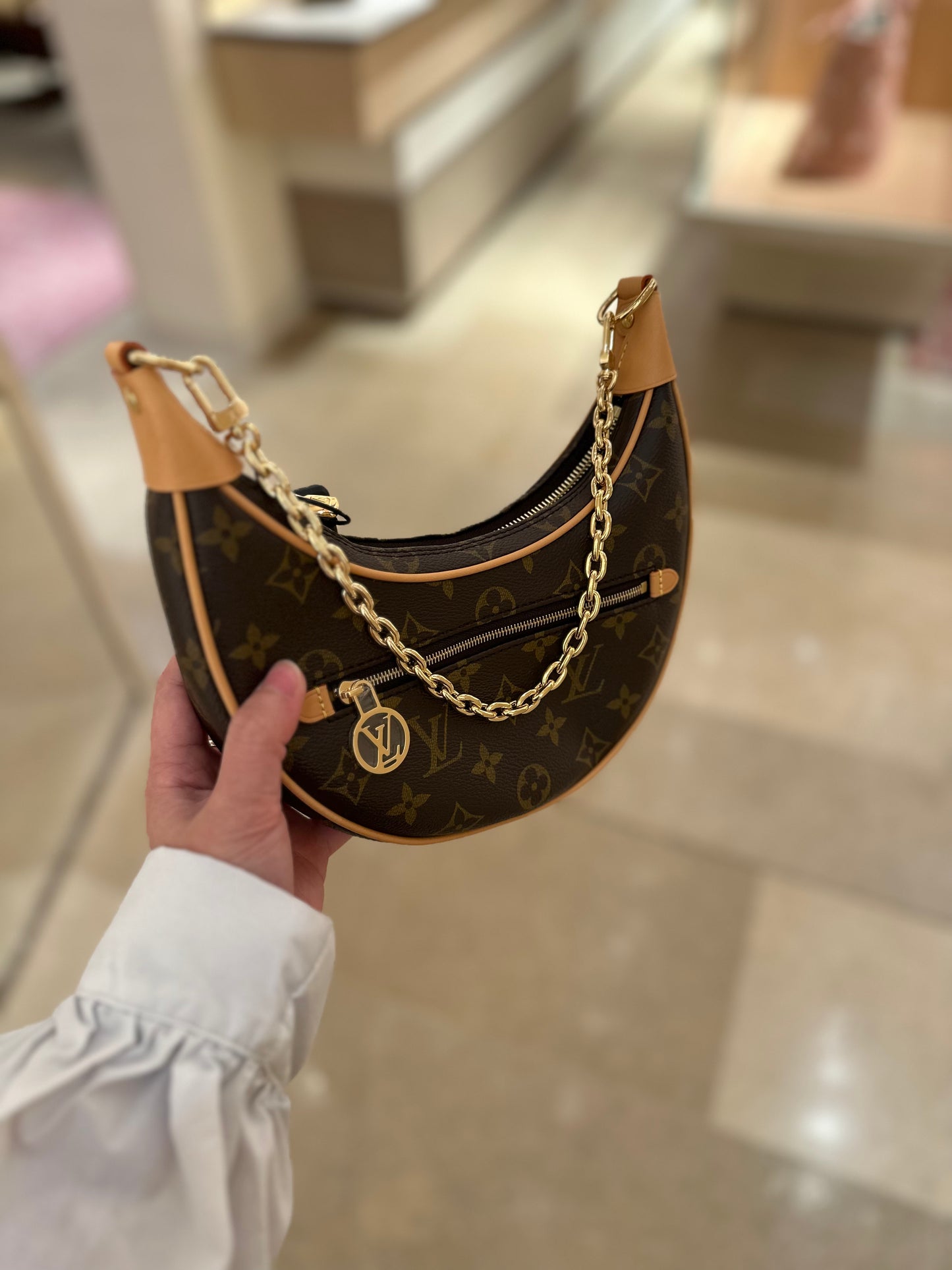Lv Loop bag monogram