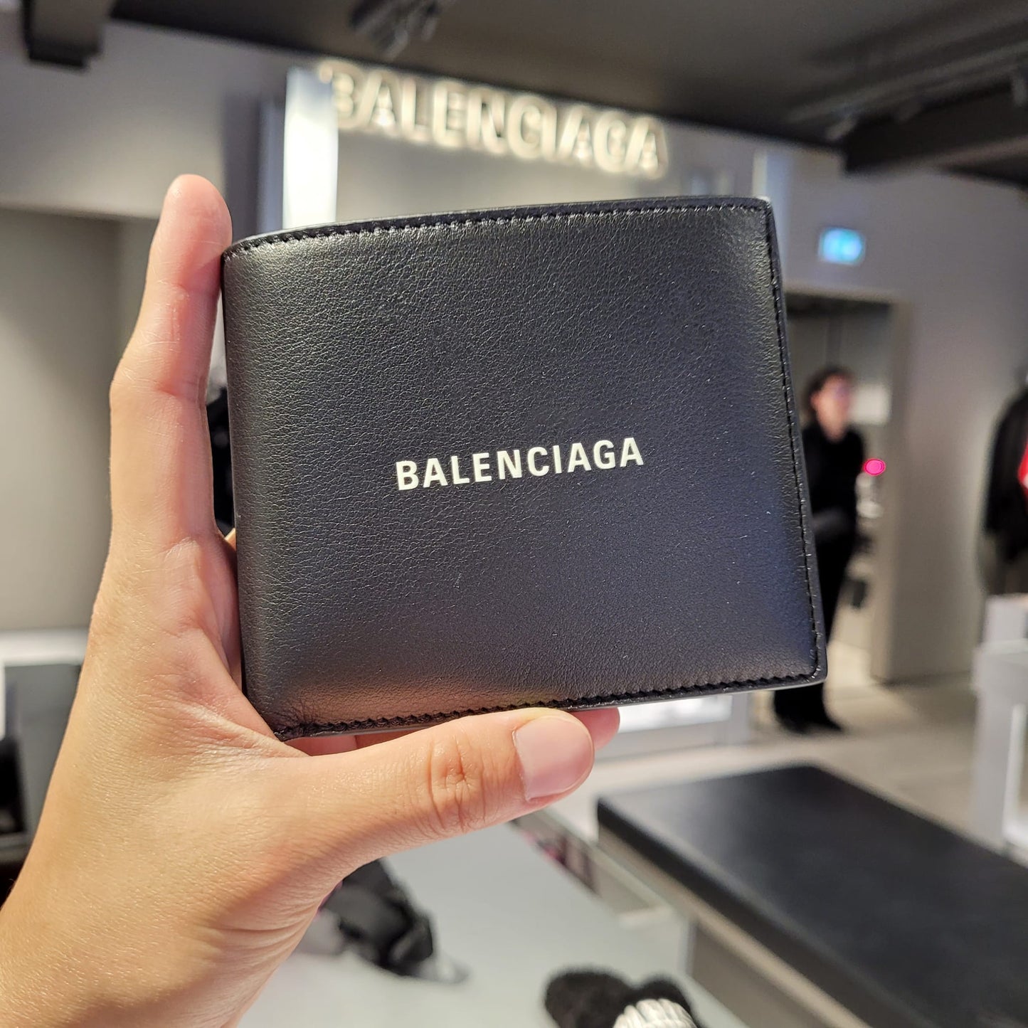 Logo wallet 8卡位