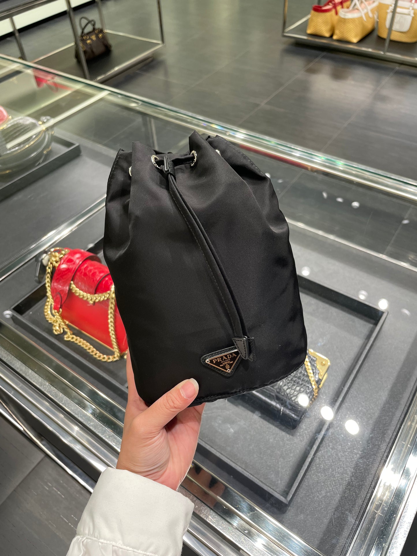Nylon bucket bag with chain