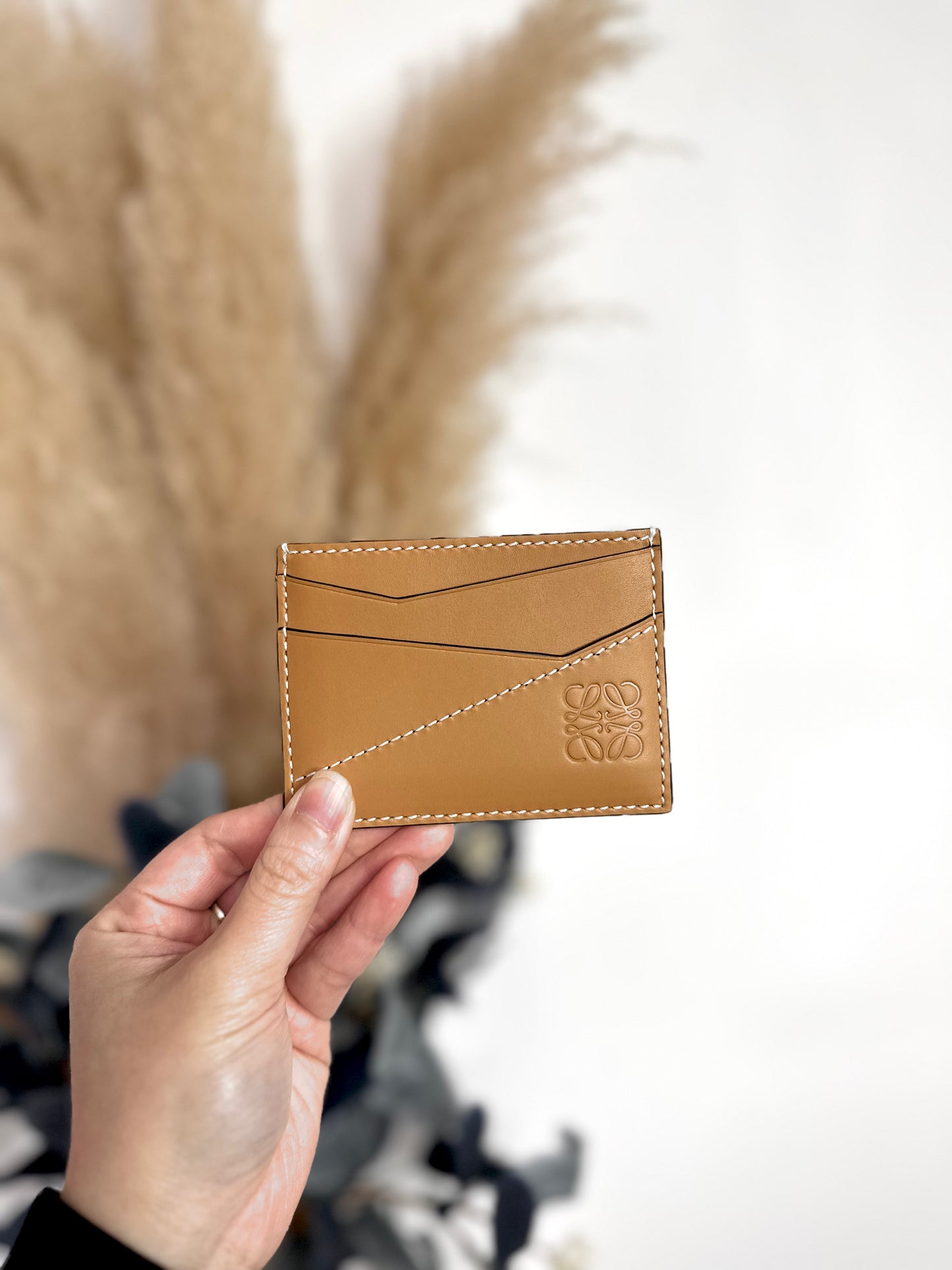 Puzzle card holder