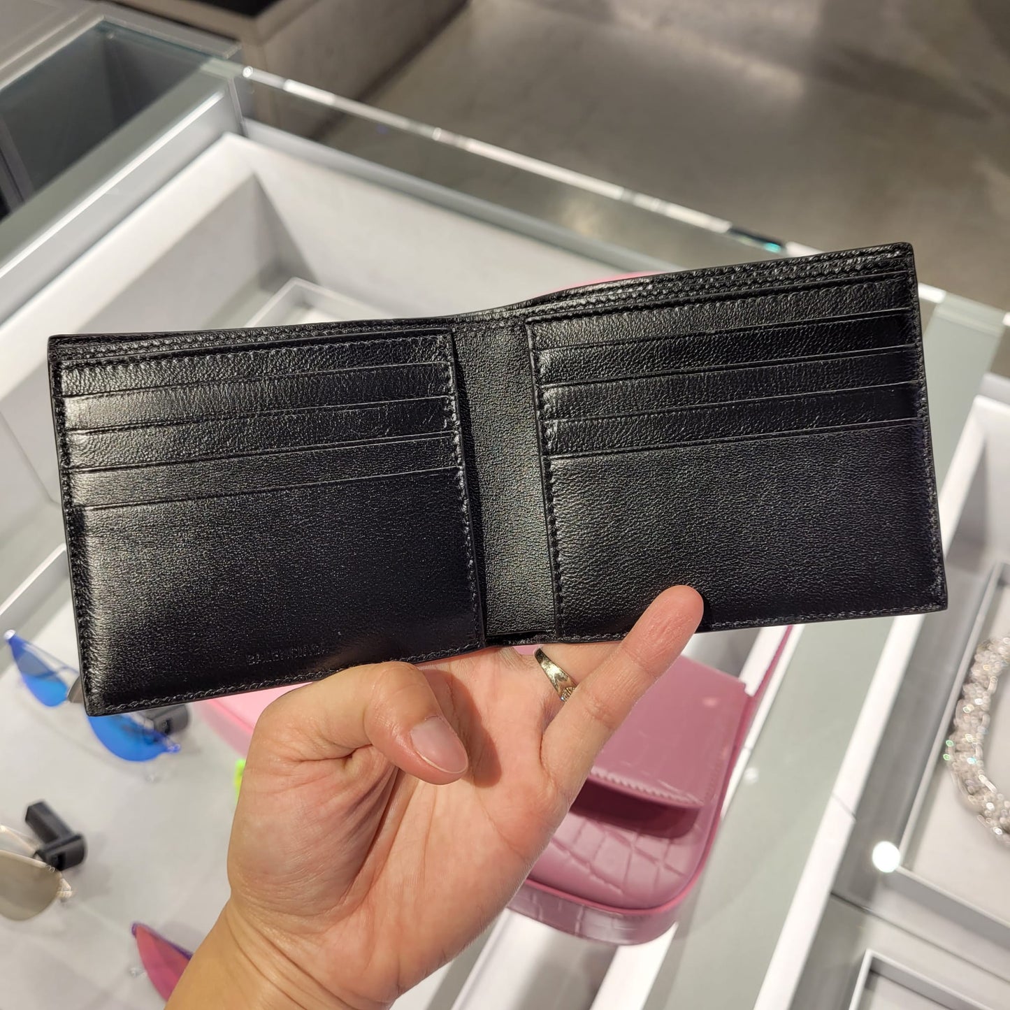 Logo wallet 8卡位