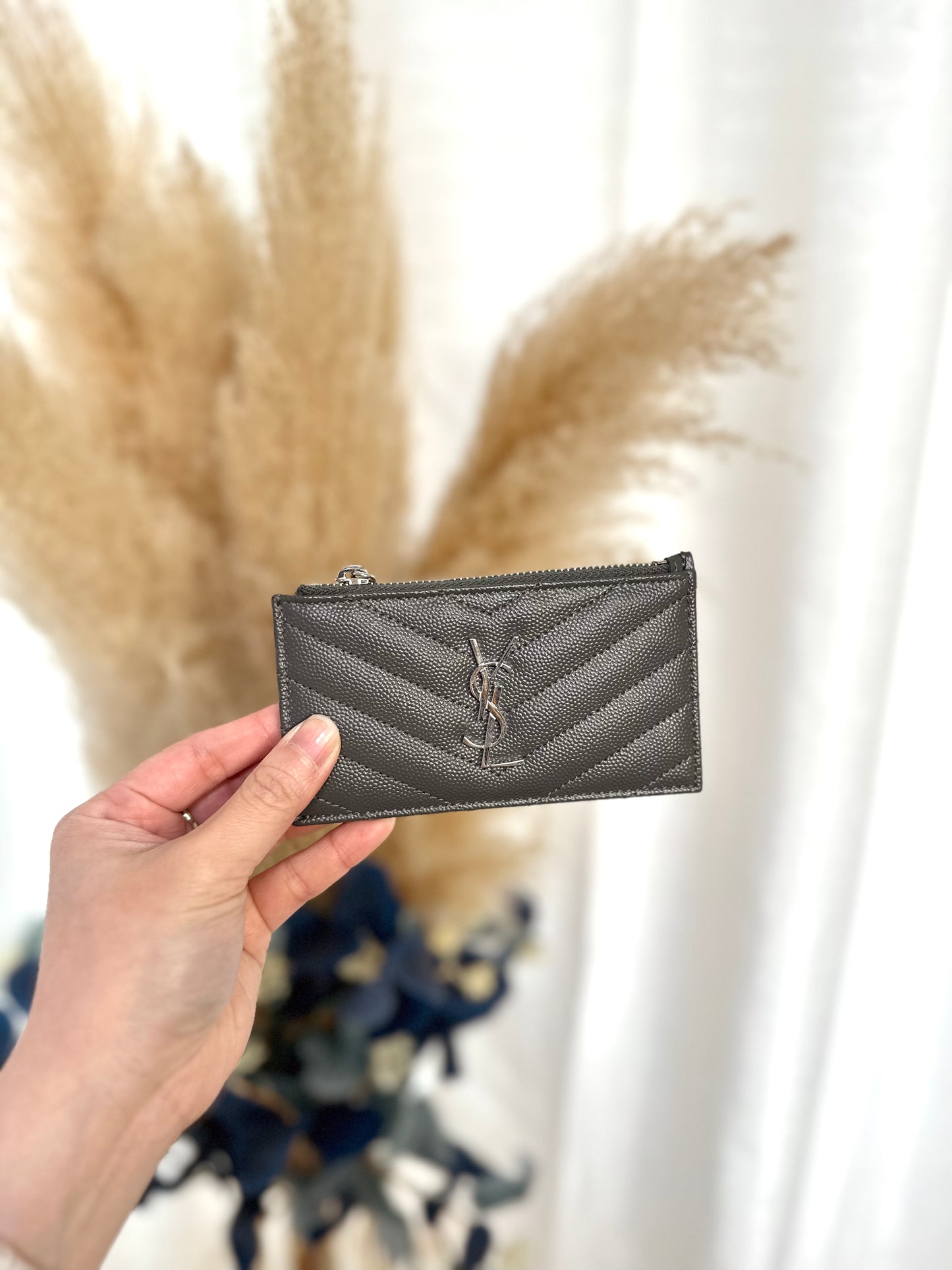 Zipper card holder
