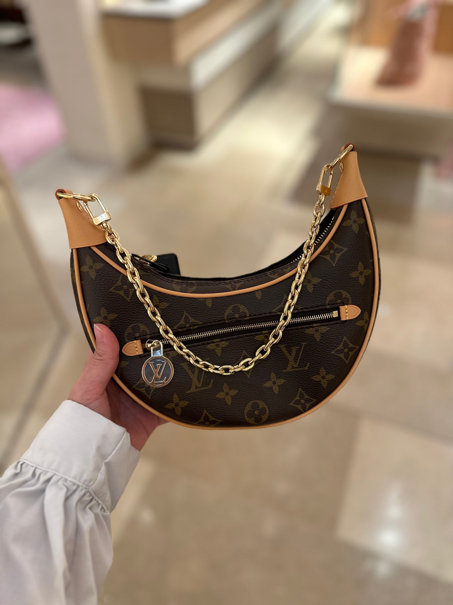 Lv Loop bag monogram