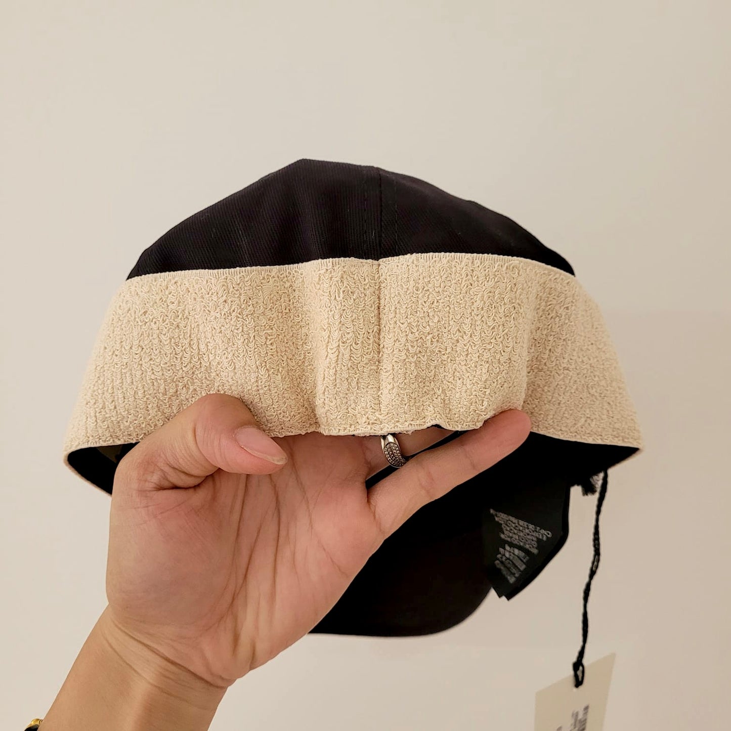 Logo cap