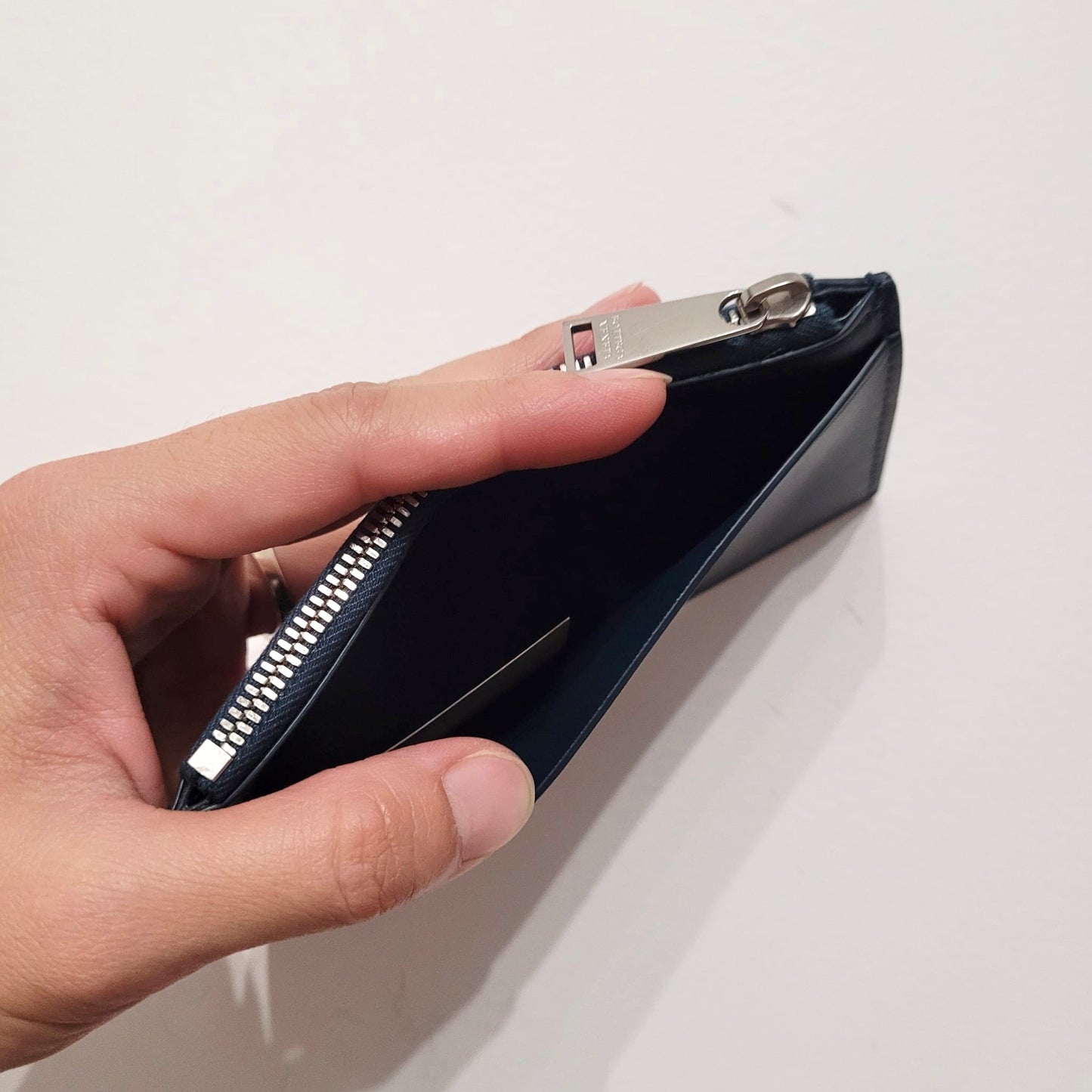 Zipper card holder