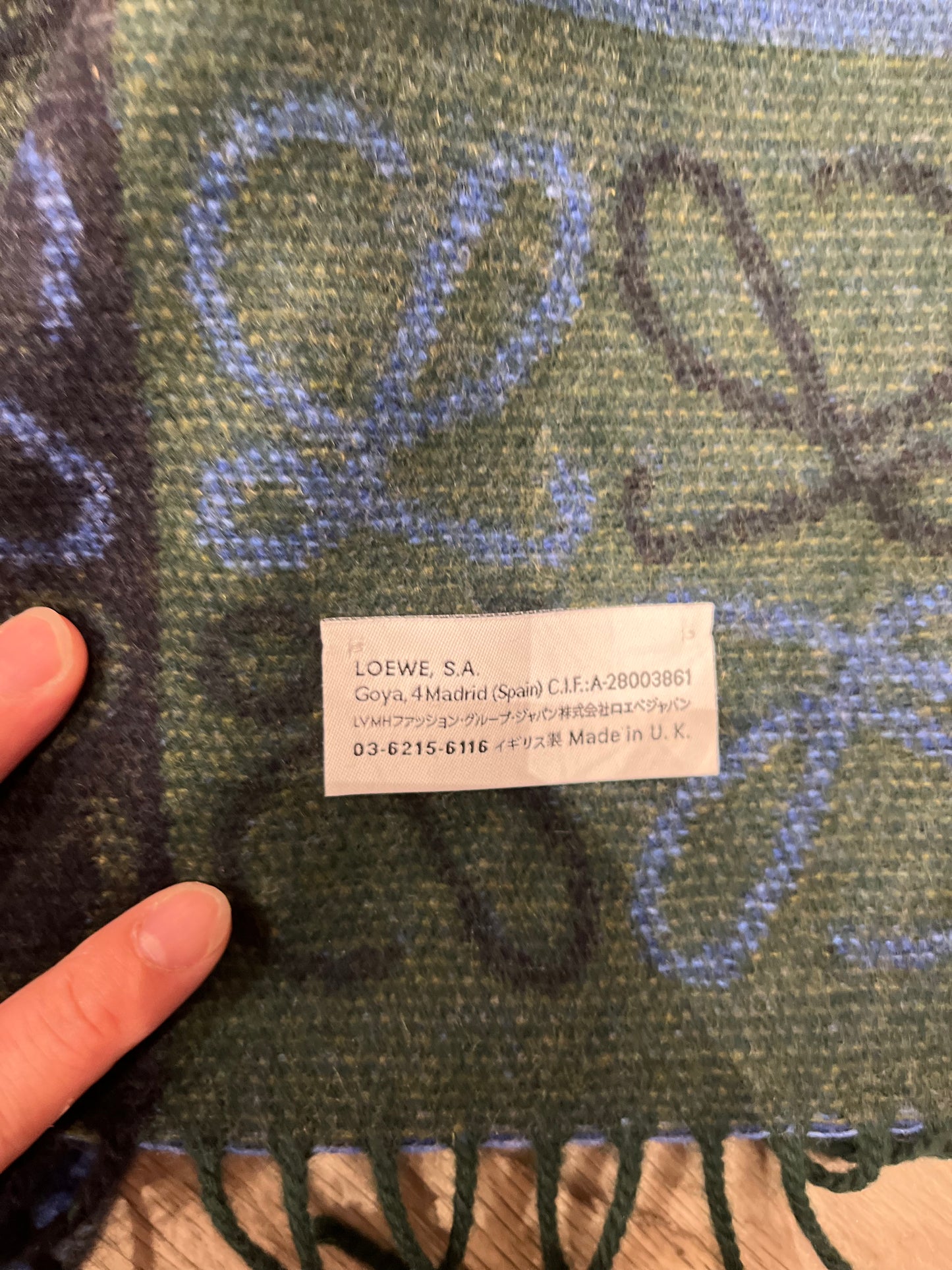 Anagram scarf
