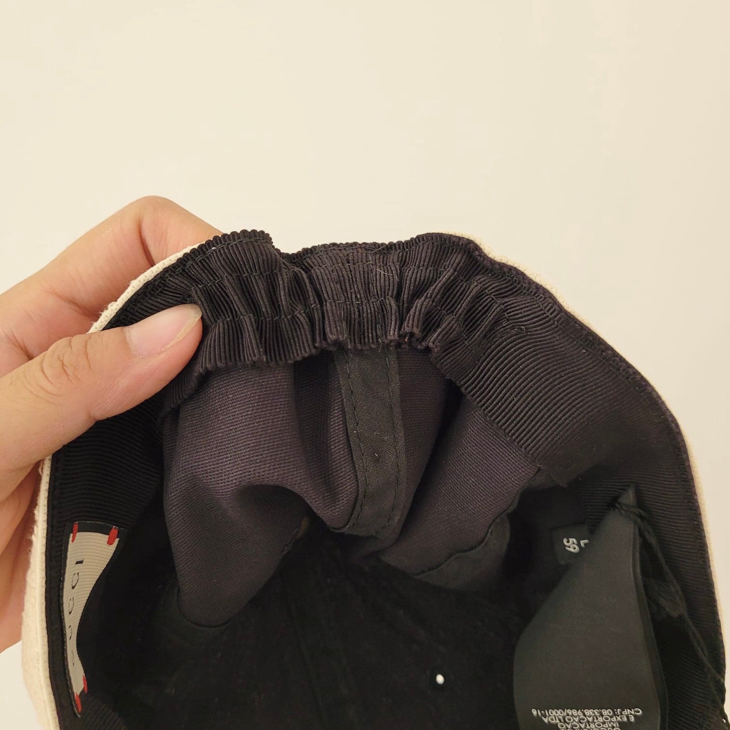 Logo cap