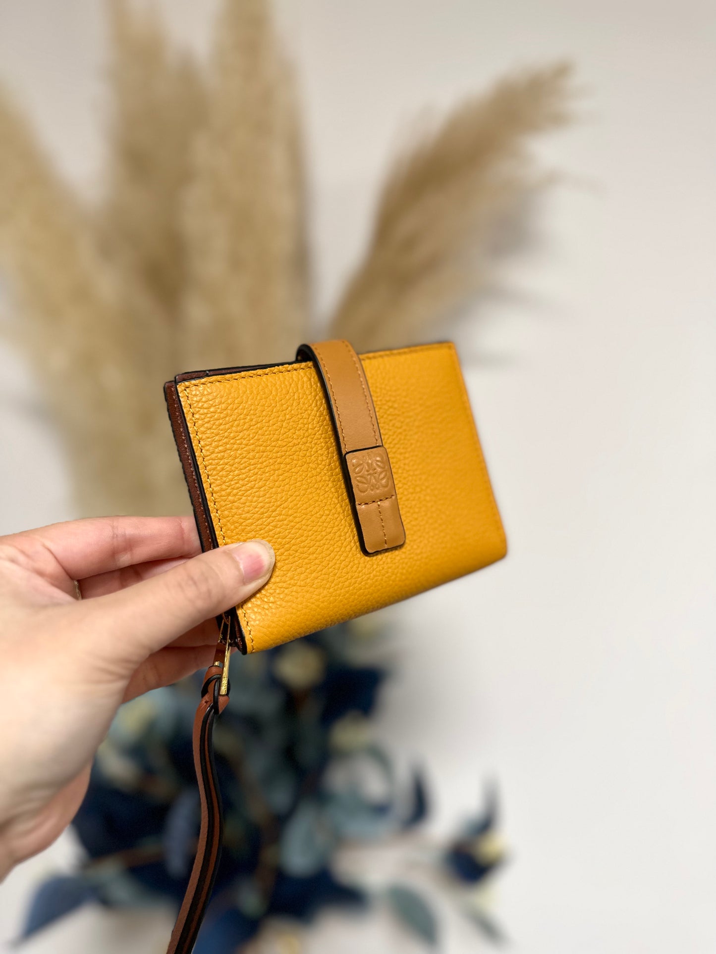 Compact zip wallet honey brown