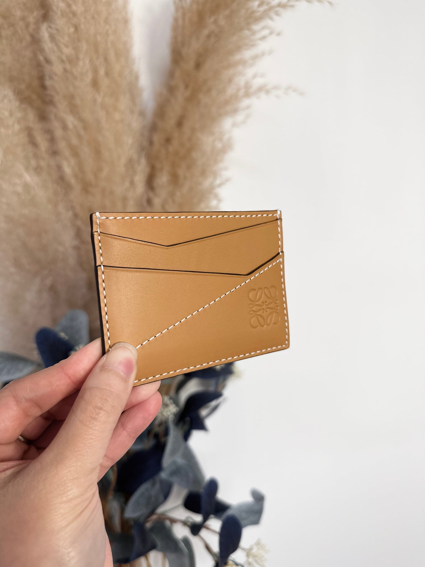 Puzzle card holder