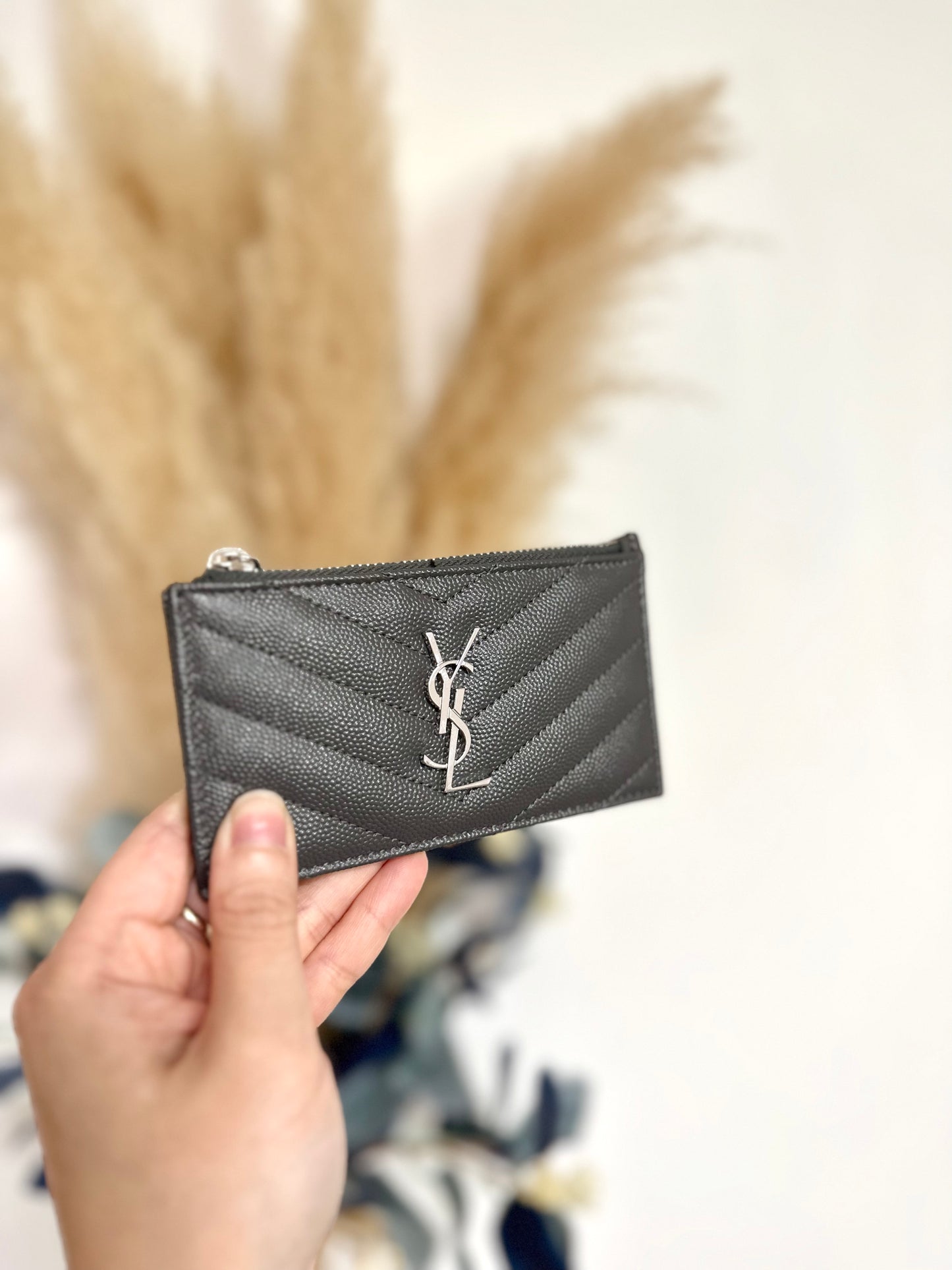 Zipper card holder