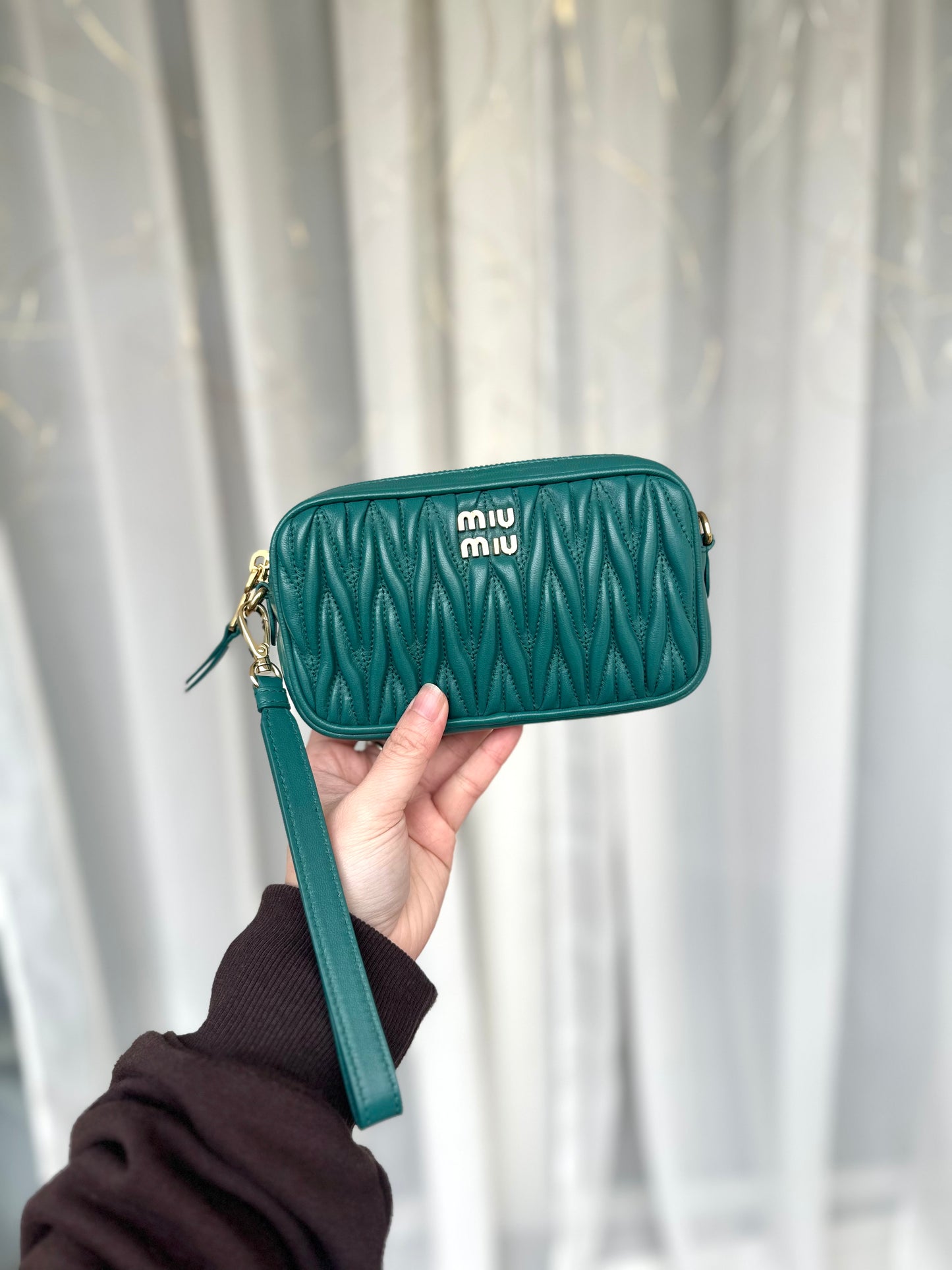 Miumiu pouch (送長鏈)可放大iPhone