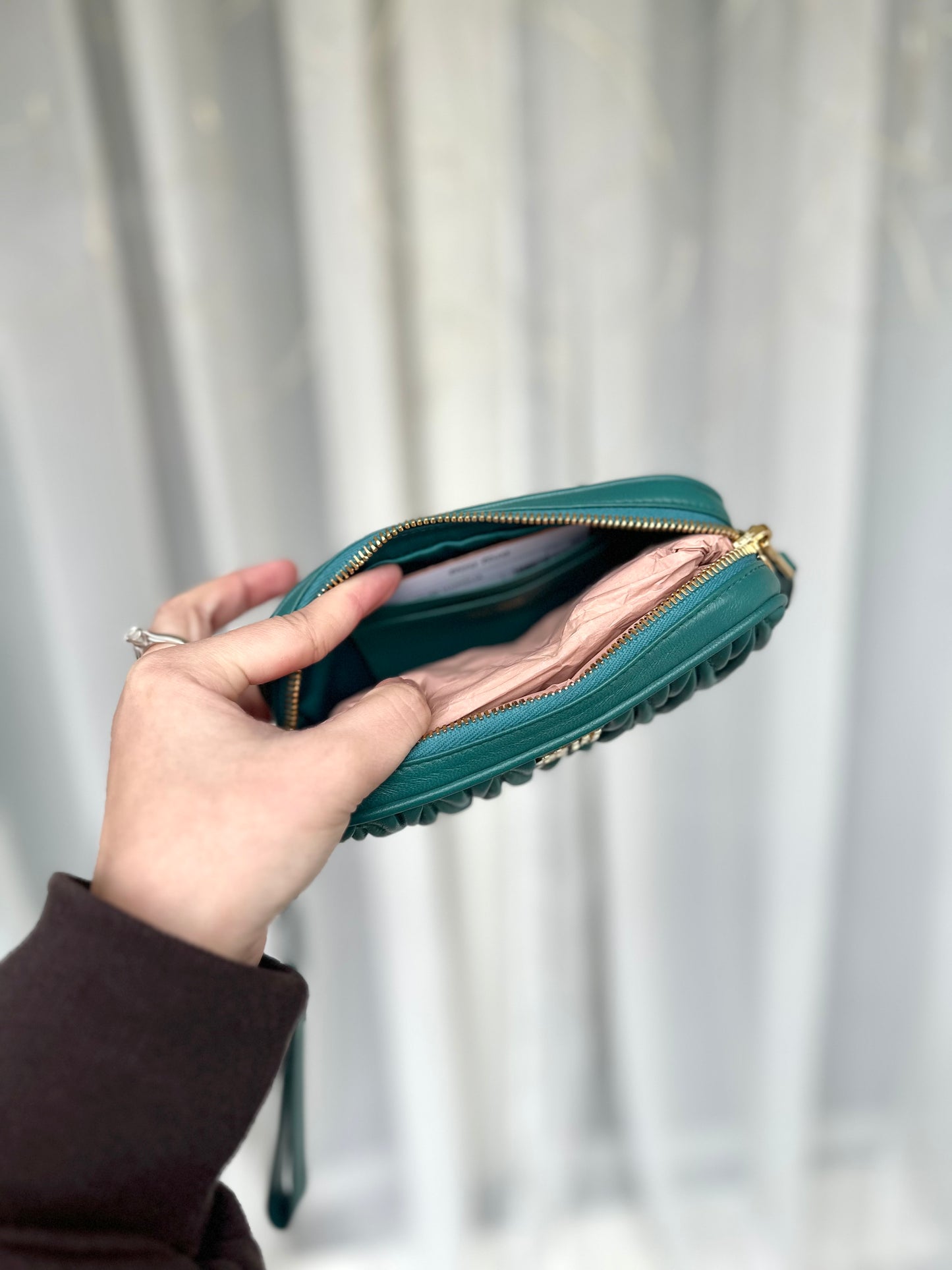 Miumiu pouch (送長鏈)可放大iPhone