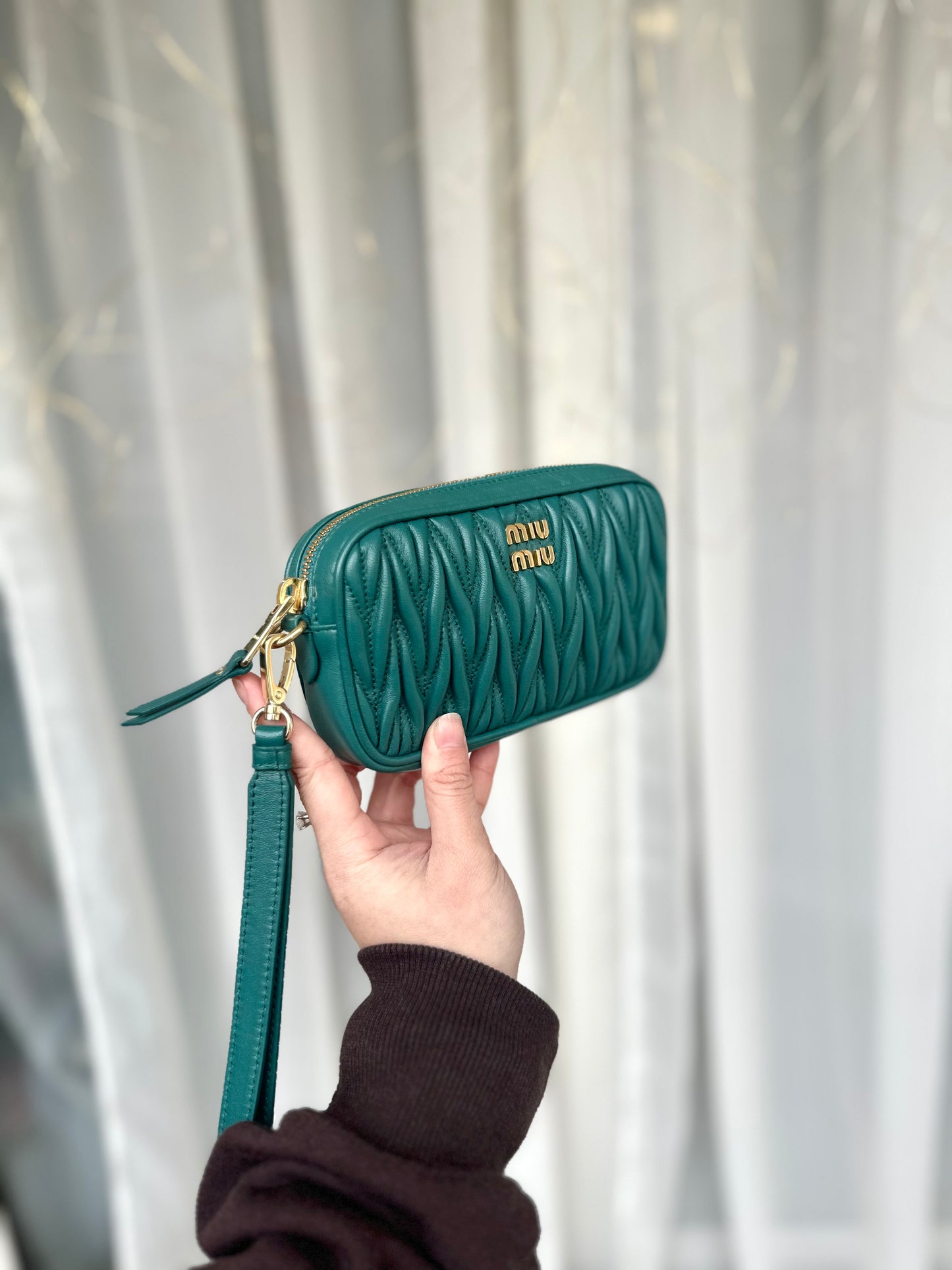 Miumiu pouch (送長鏈)可放大iPhone