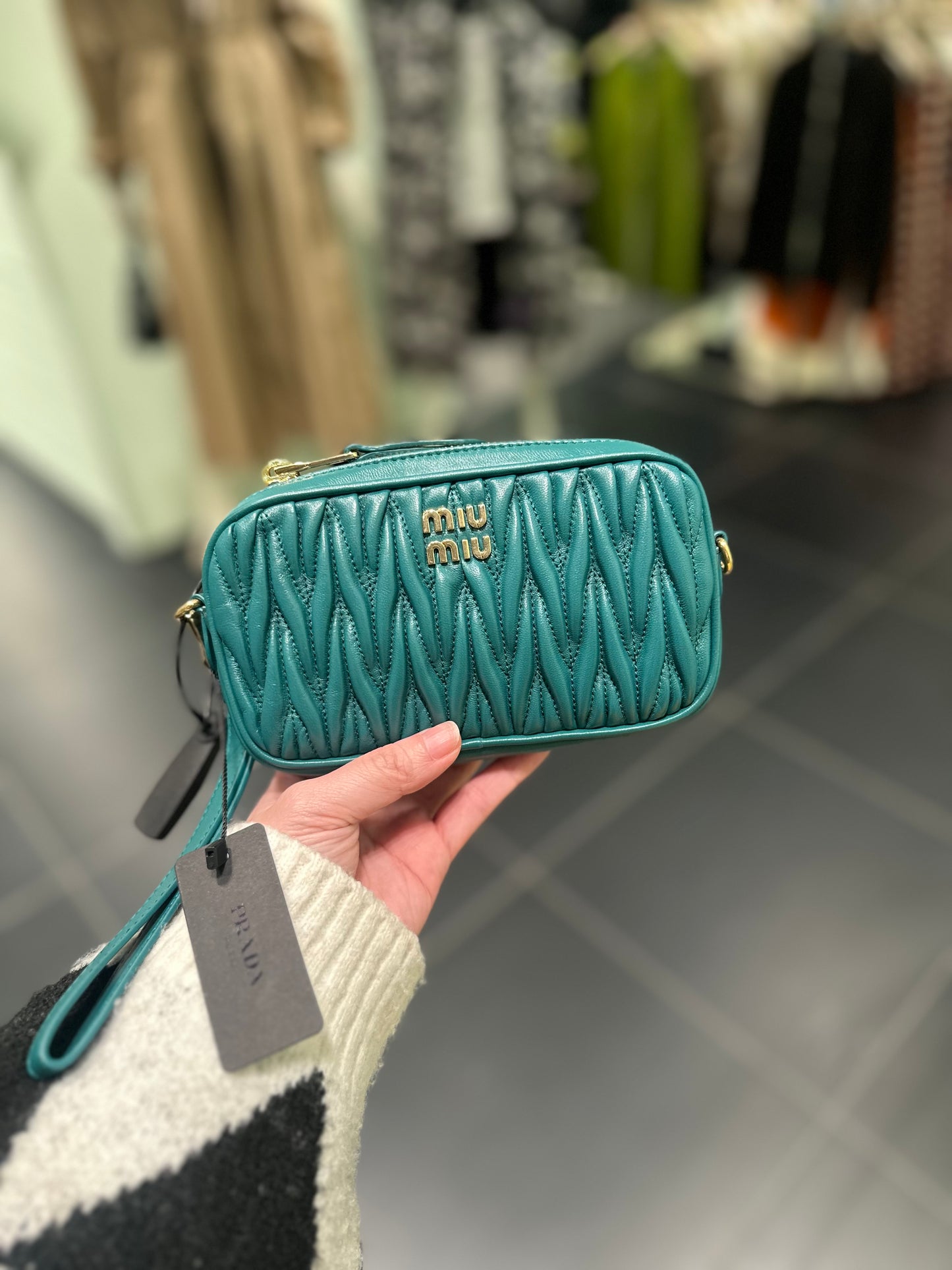 Miumiu pouch (送長鏈)可放大iPhone