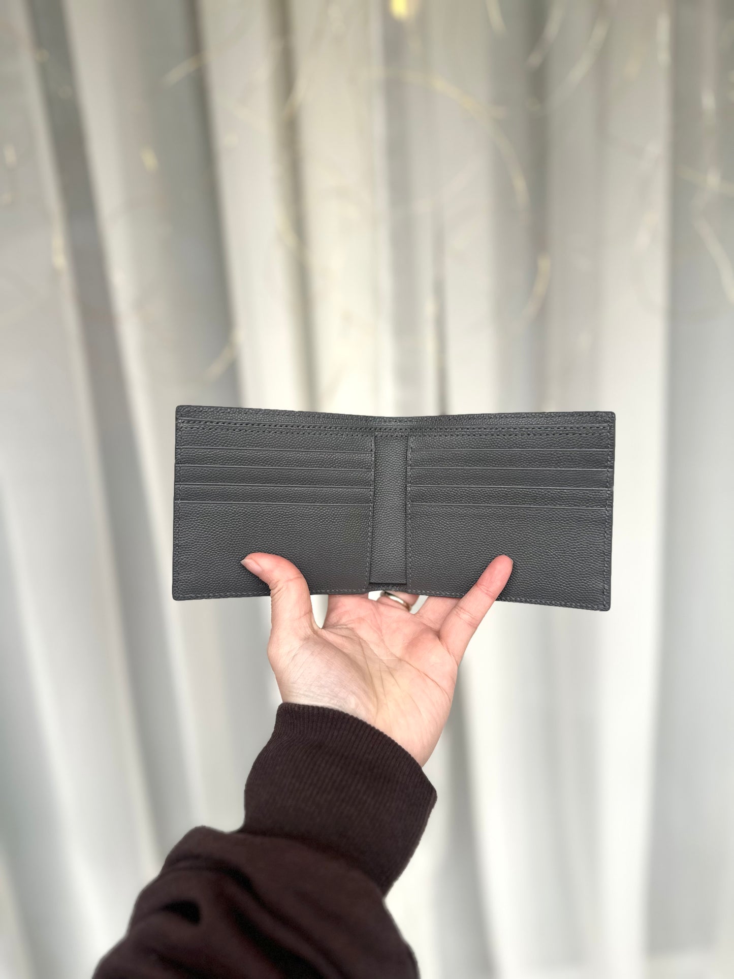 Bi-fold wallet