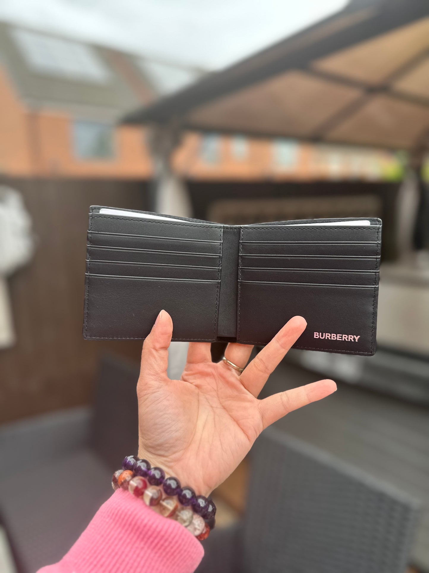 Classic bi-fold wallet