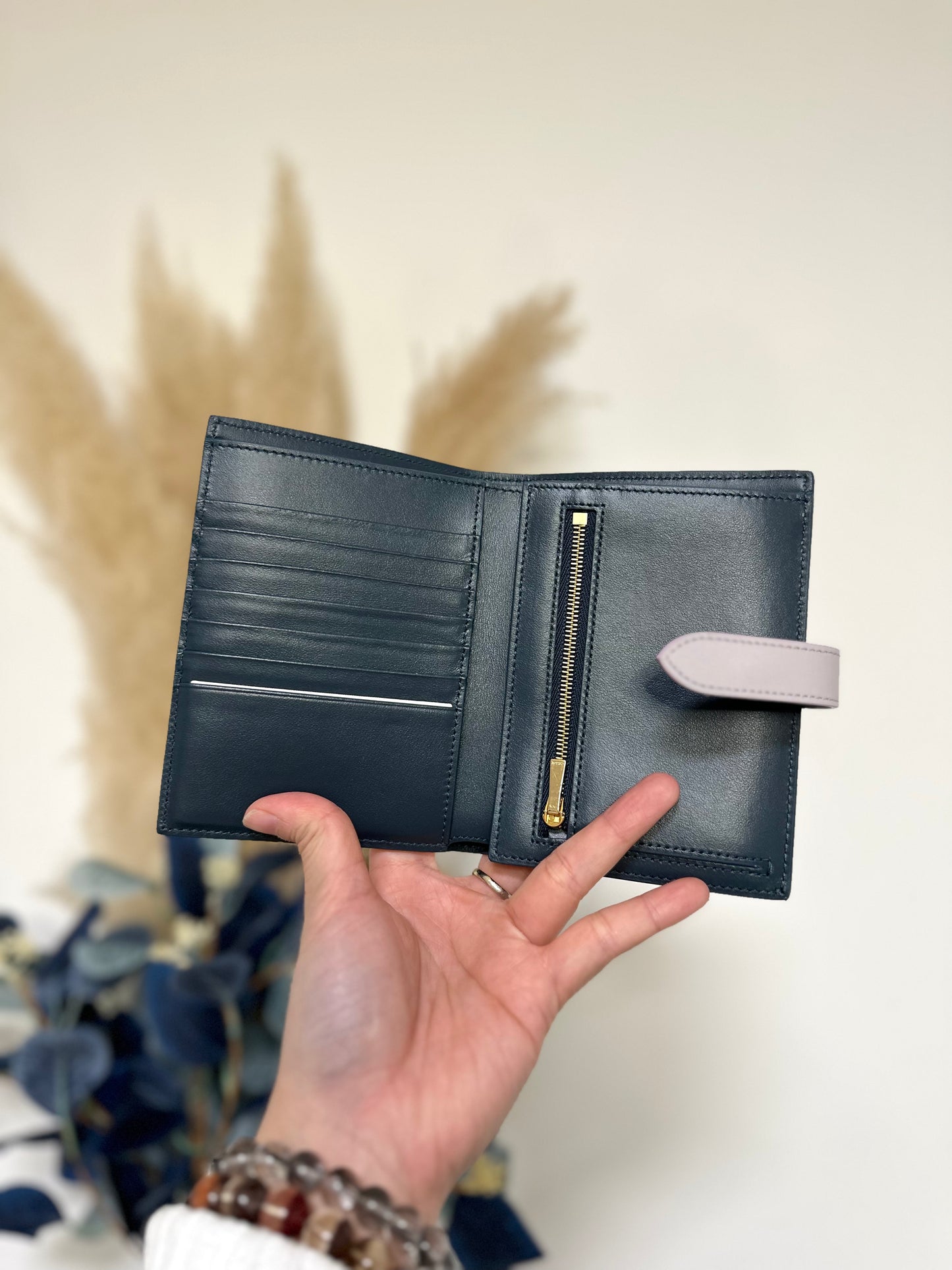 Medium strap wallet 深藍拼淺紫