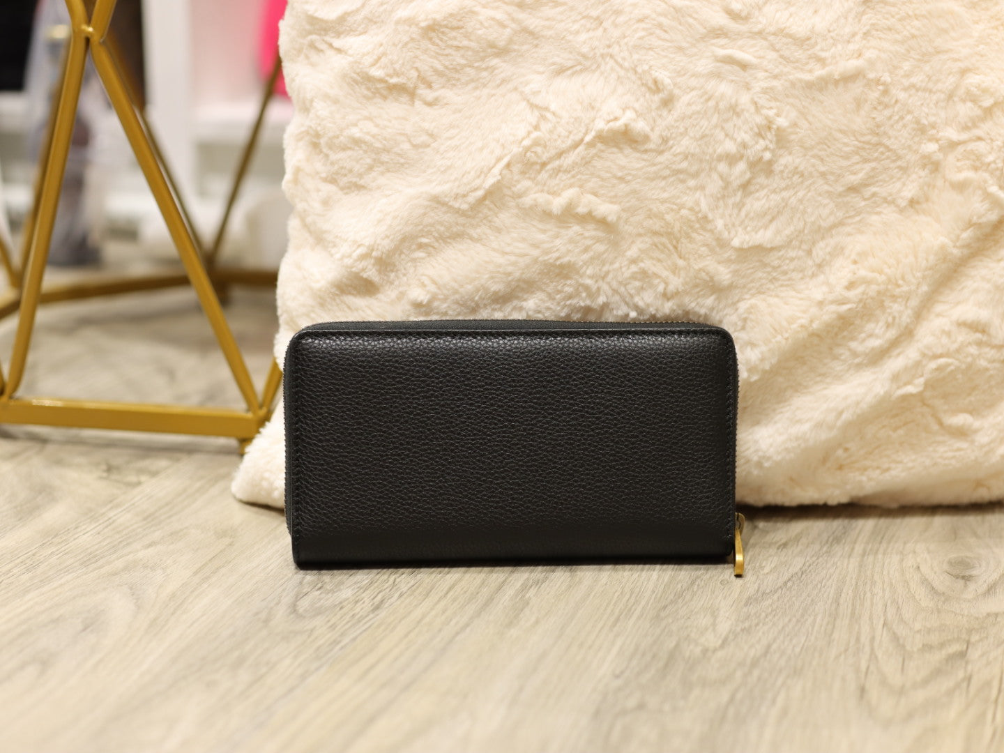 Logo long wallet