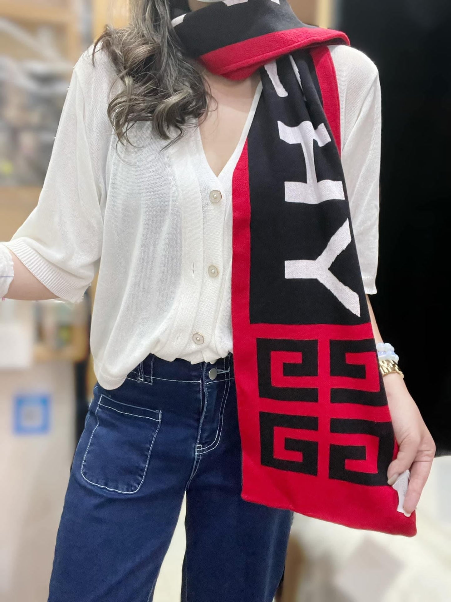 Gv logo scarf