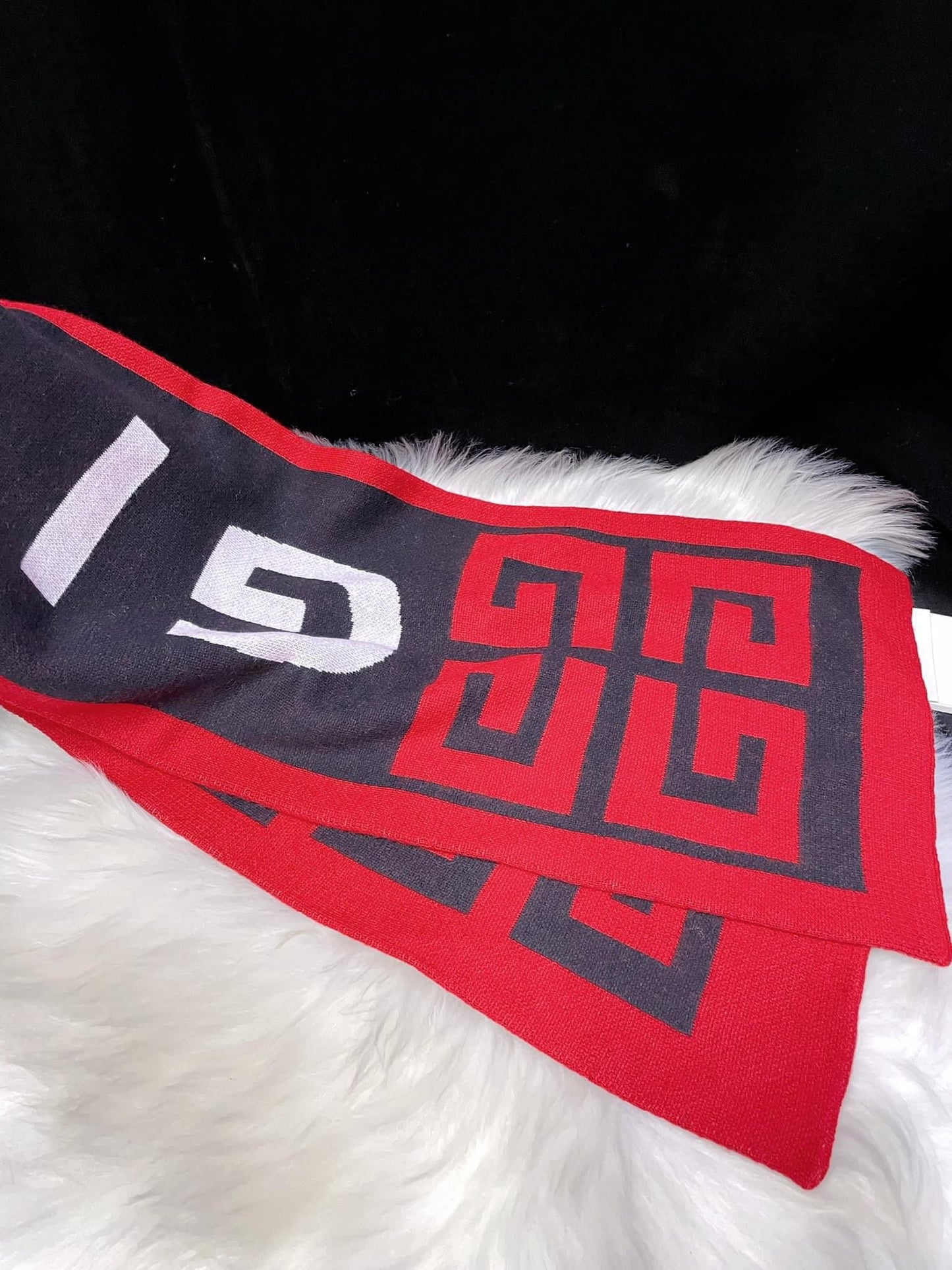 Gv logo scarf