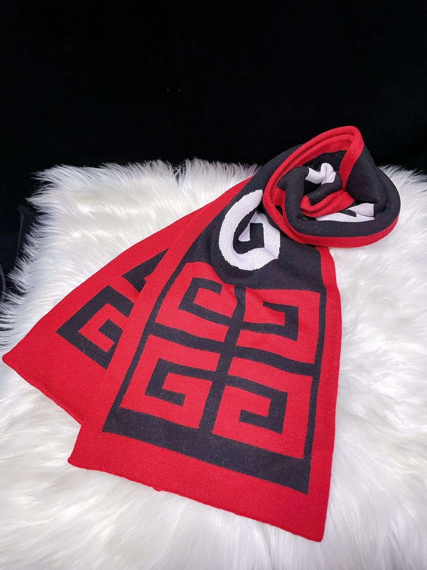 Gv logo scarf