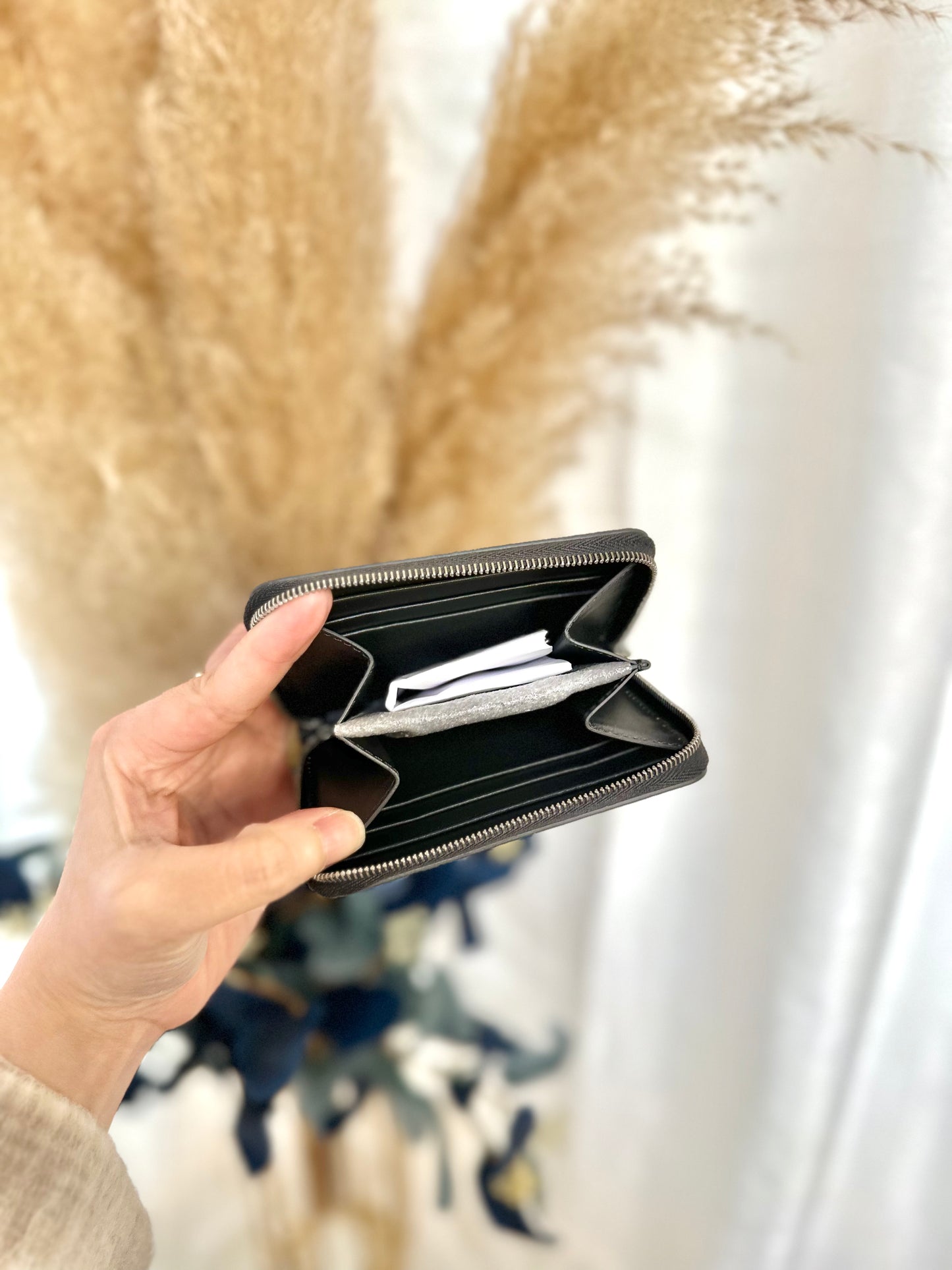 Zipper card holder dark grey