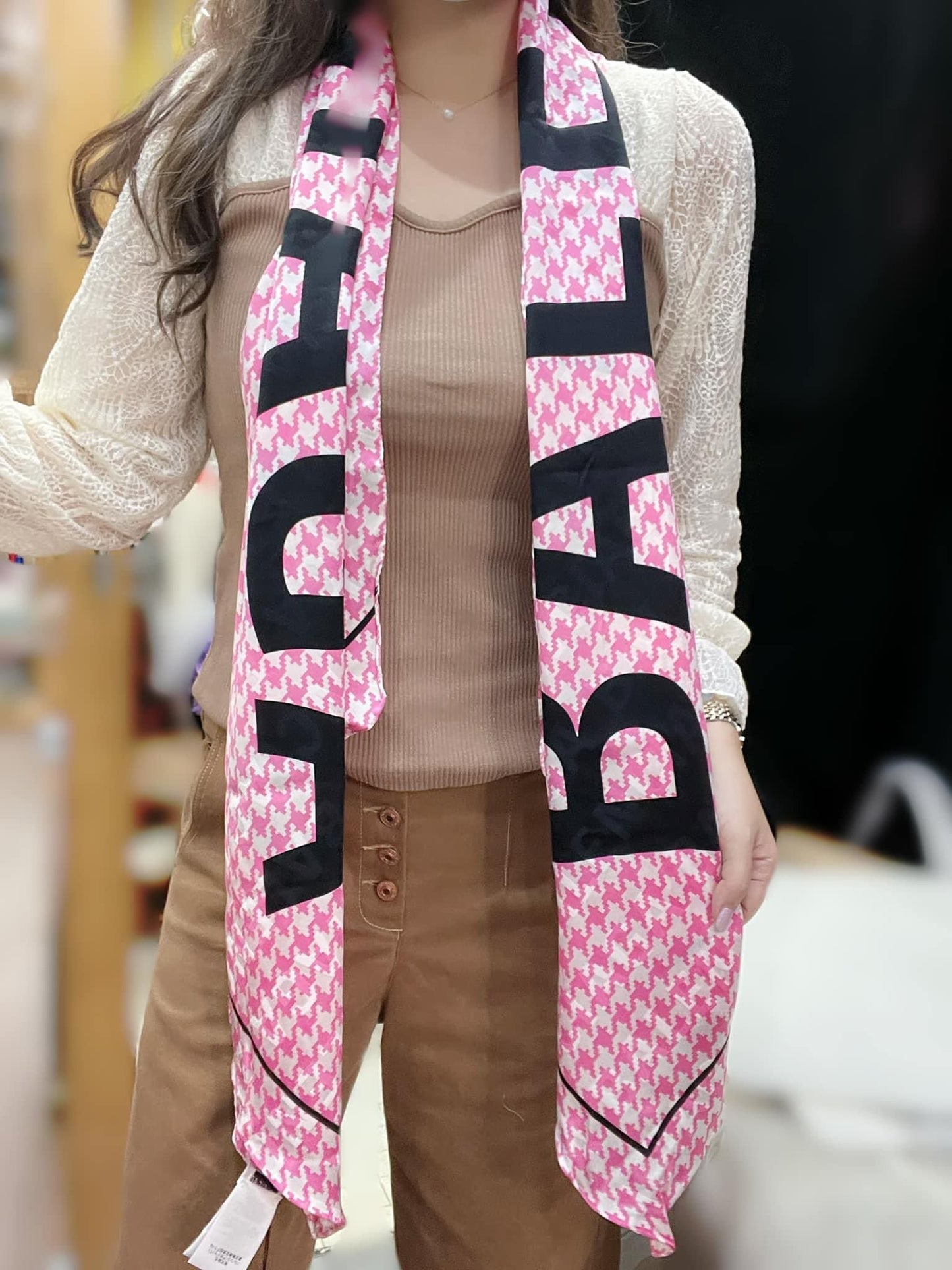 Logo scarf