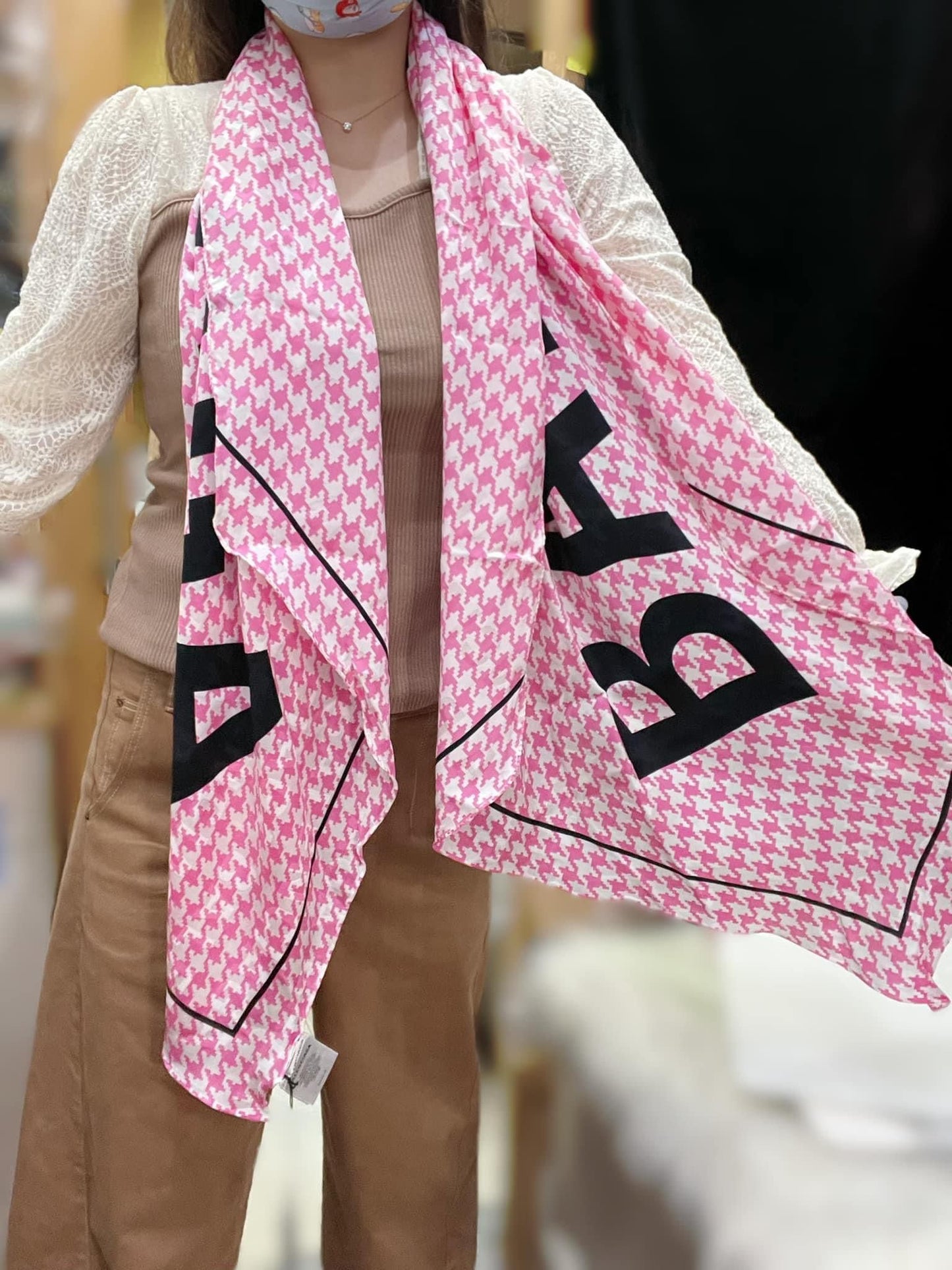 Logo scarf