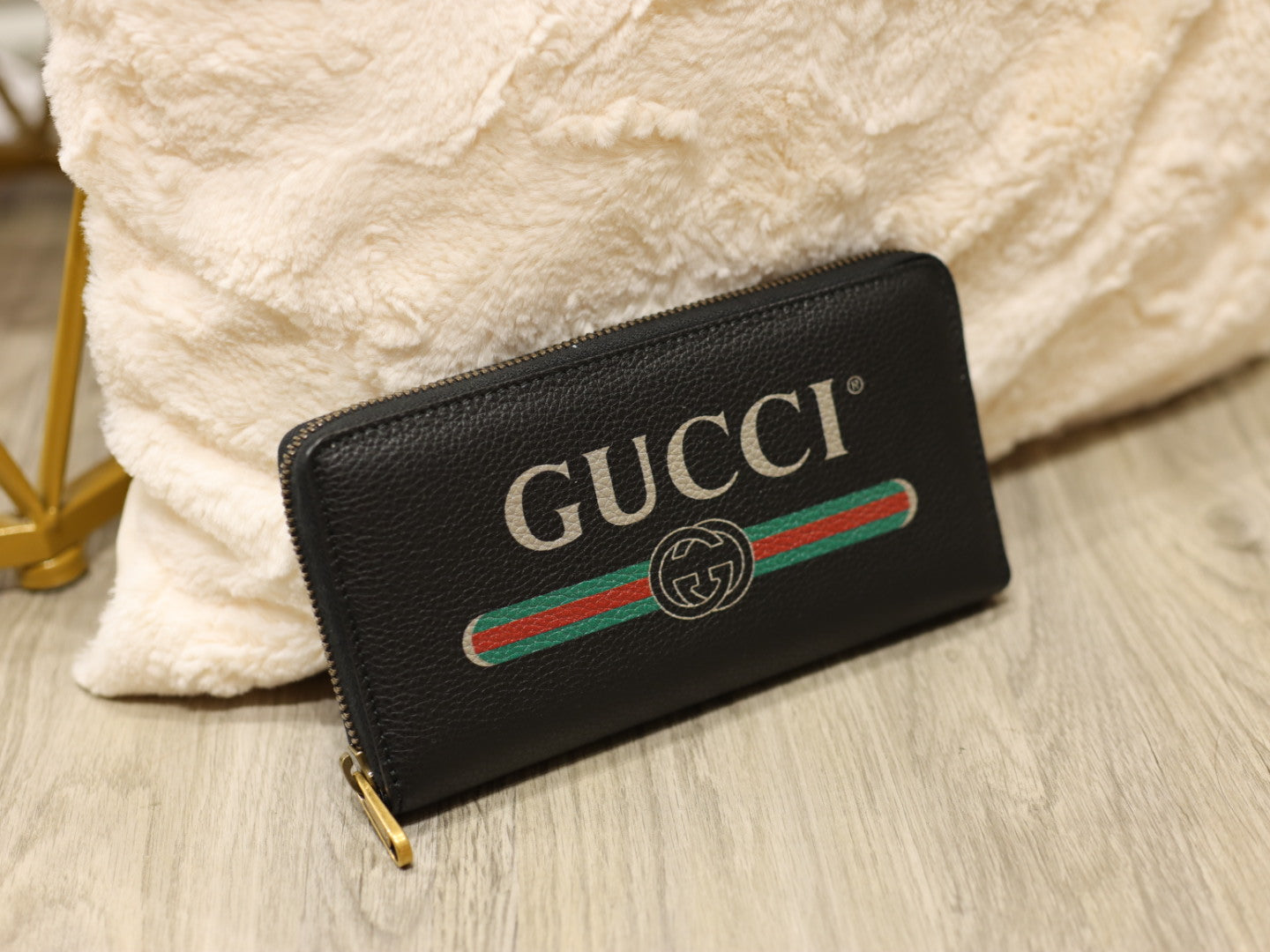 Logo long wallet